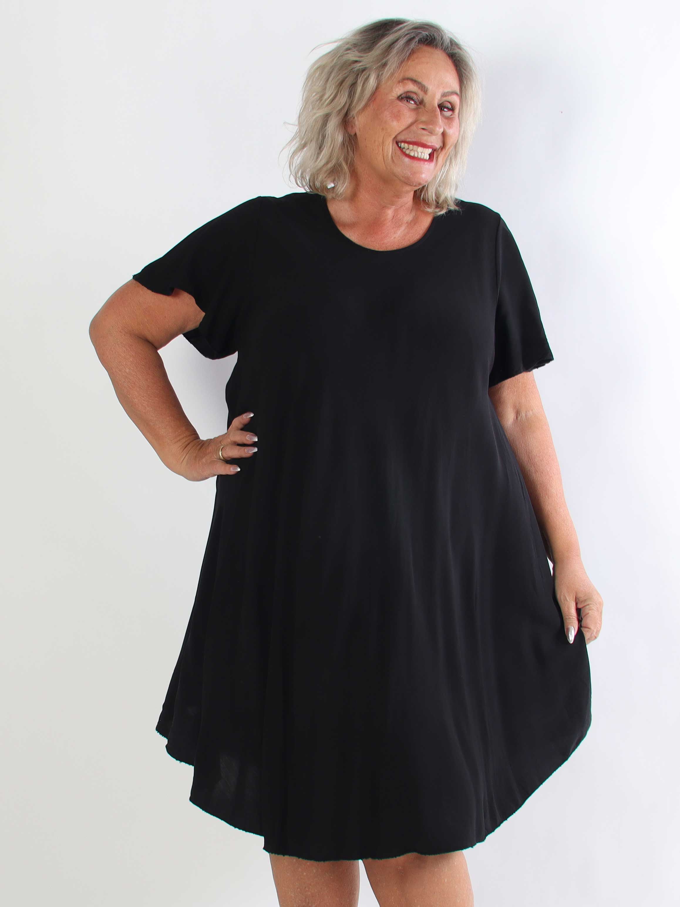 Gracia - Kort plus size t-shirt kjole i viskose med A-facon