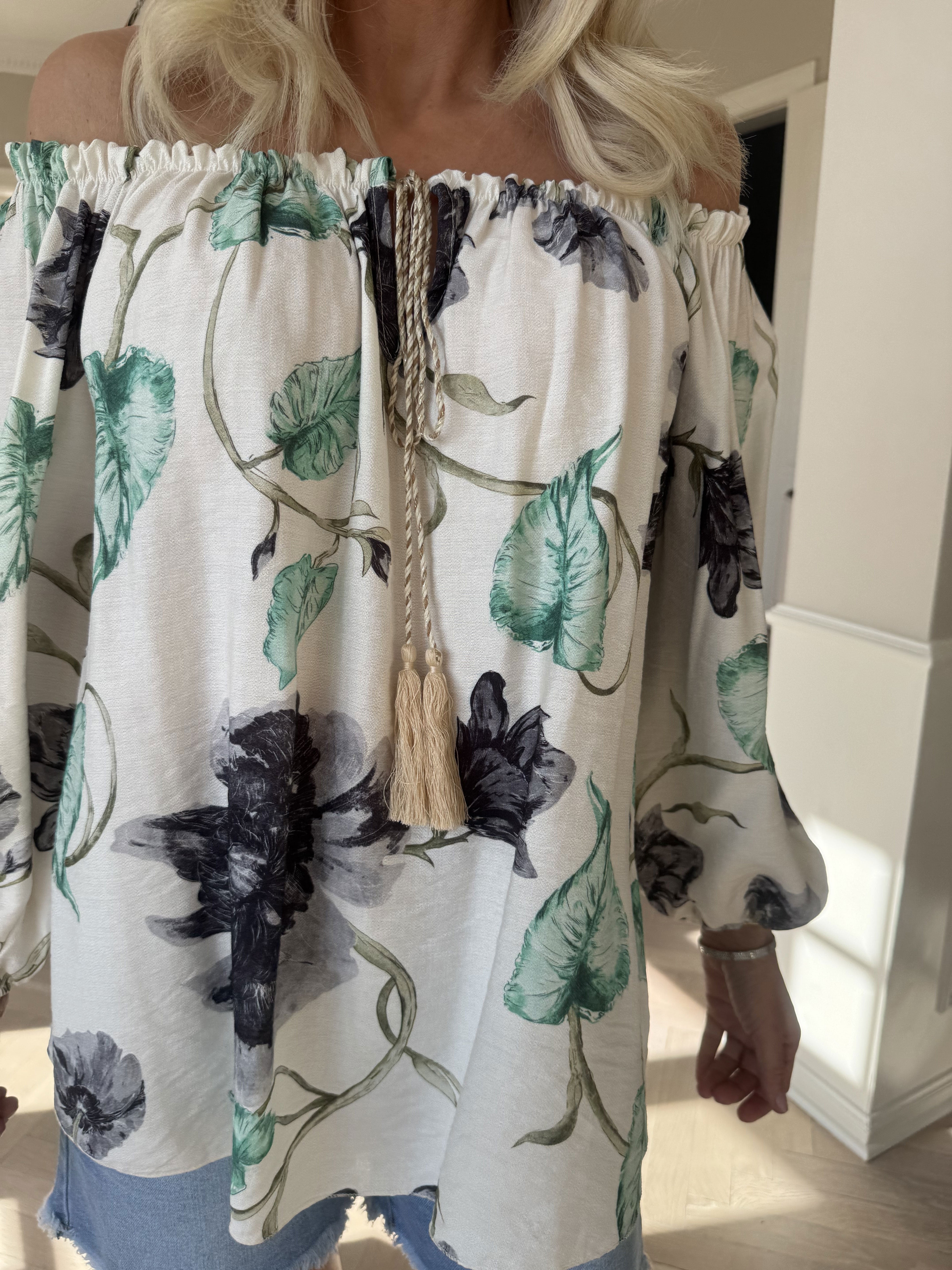 Gwen - Tunika i viskos med elastisk halsringning