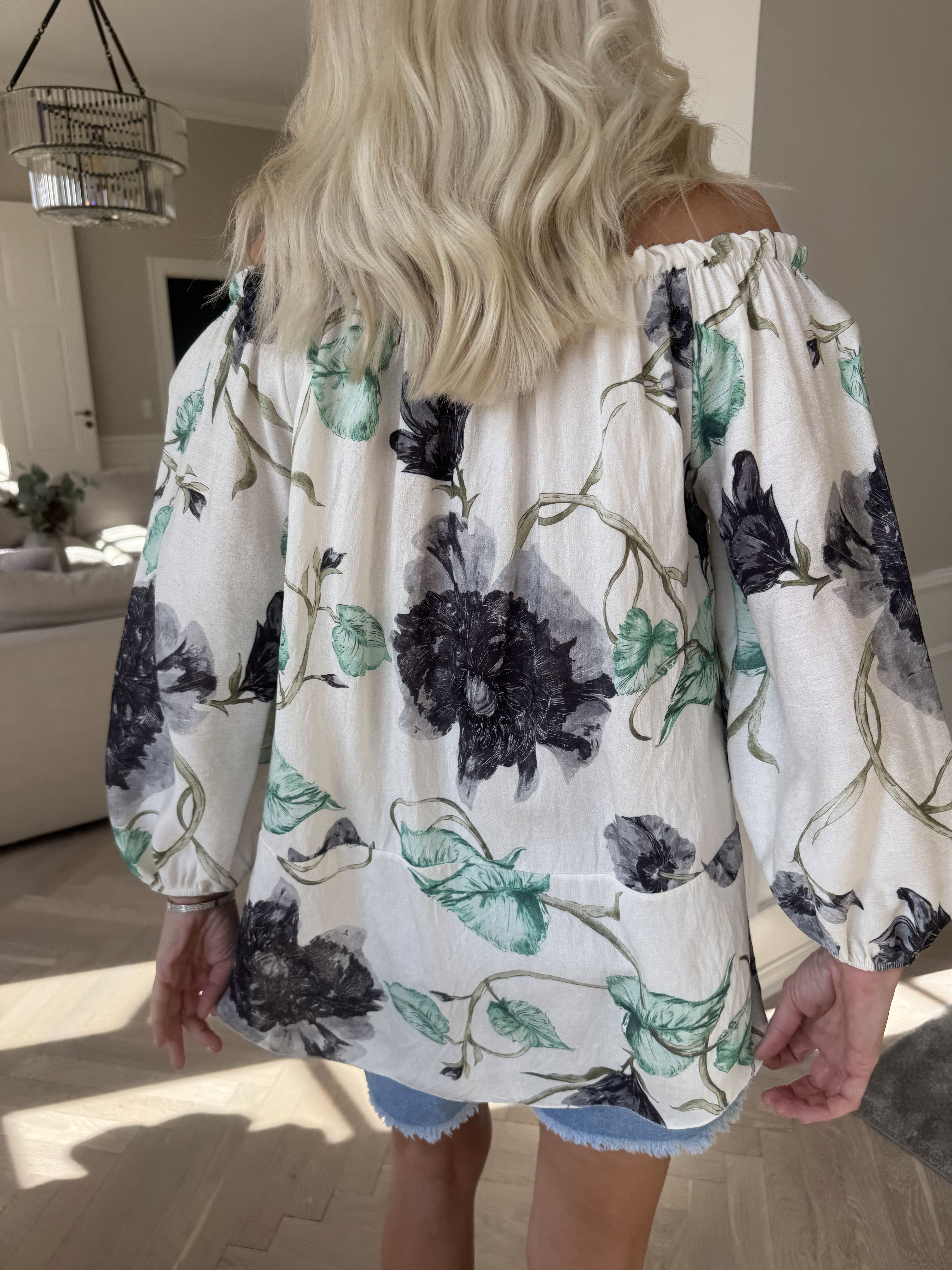 Gwen - Tunika i viskos med elastisk halsringning