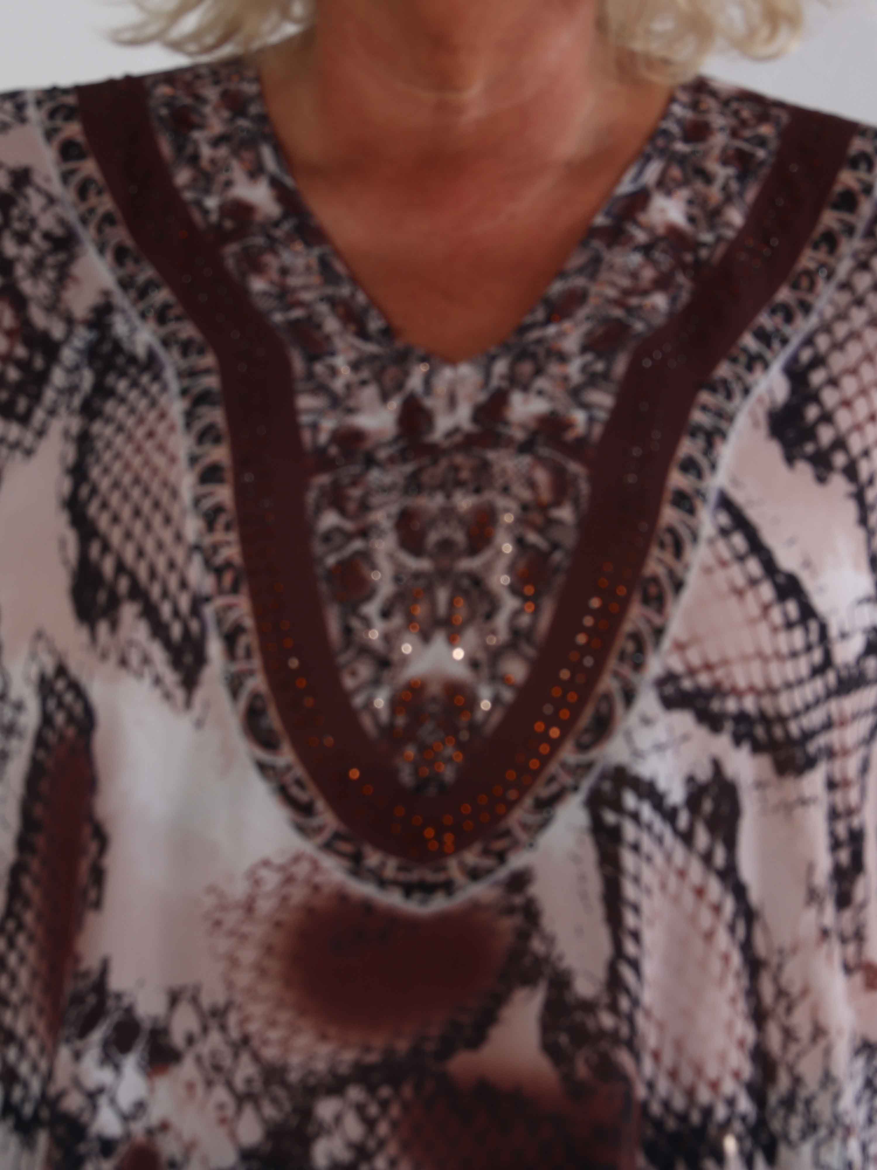 Harmonia - Mønstret plus size tunika i chiffon med similisten