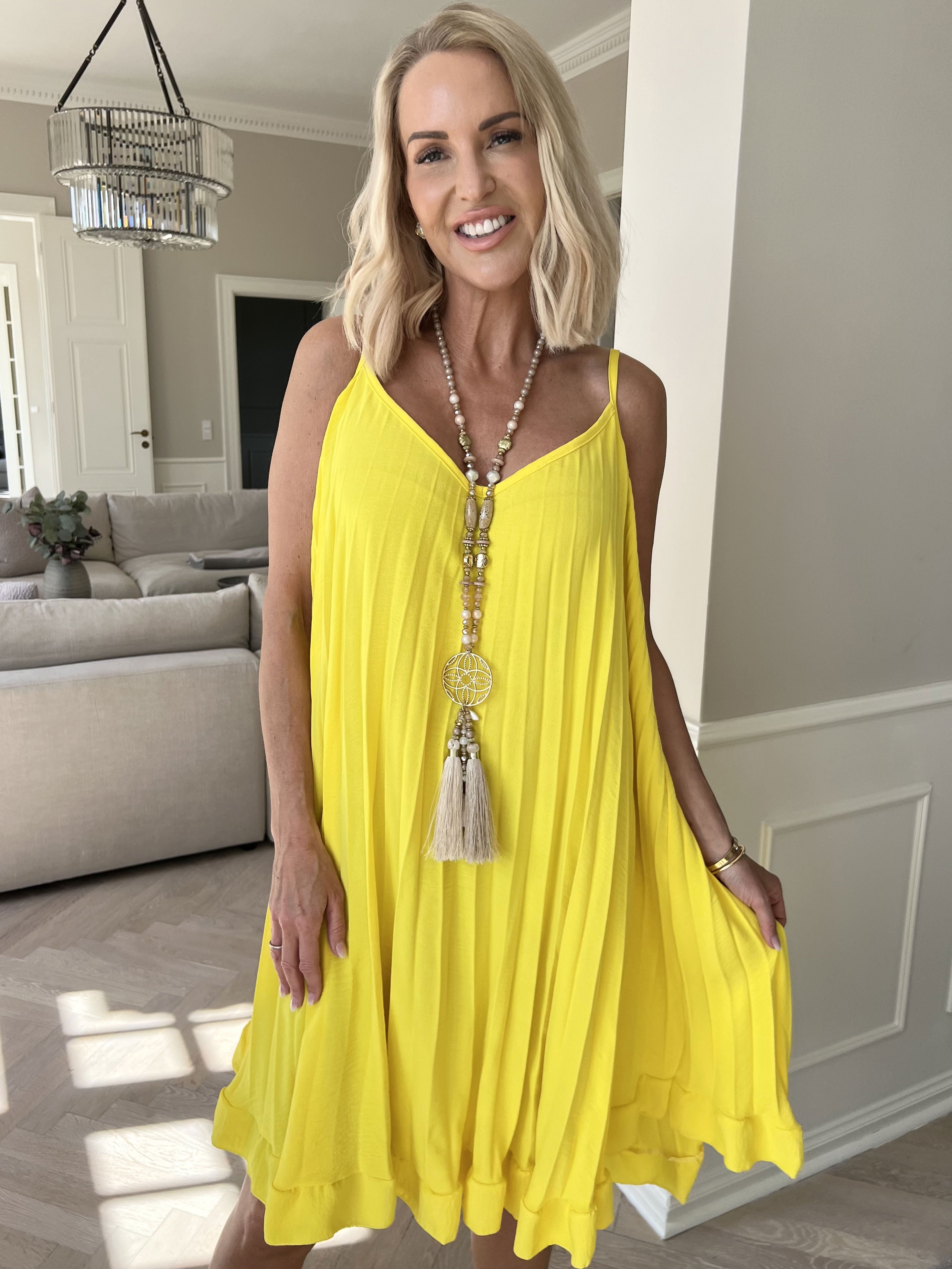 Harper - veckad viskos klänning med remmar i A-linje