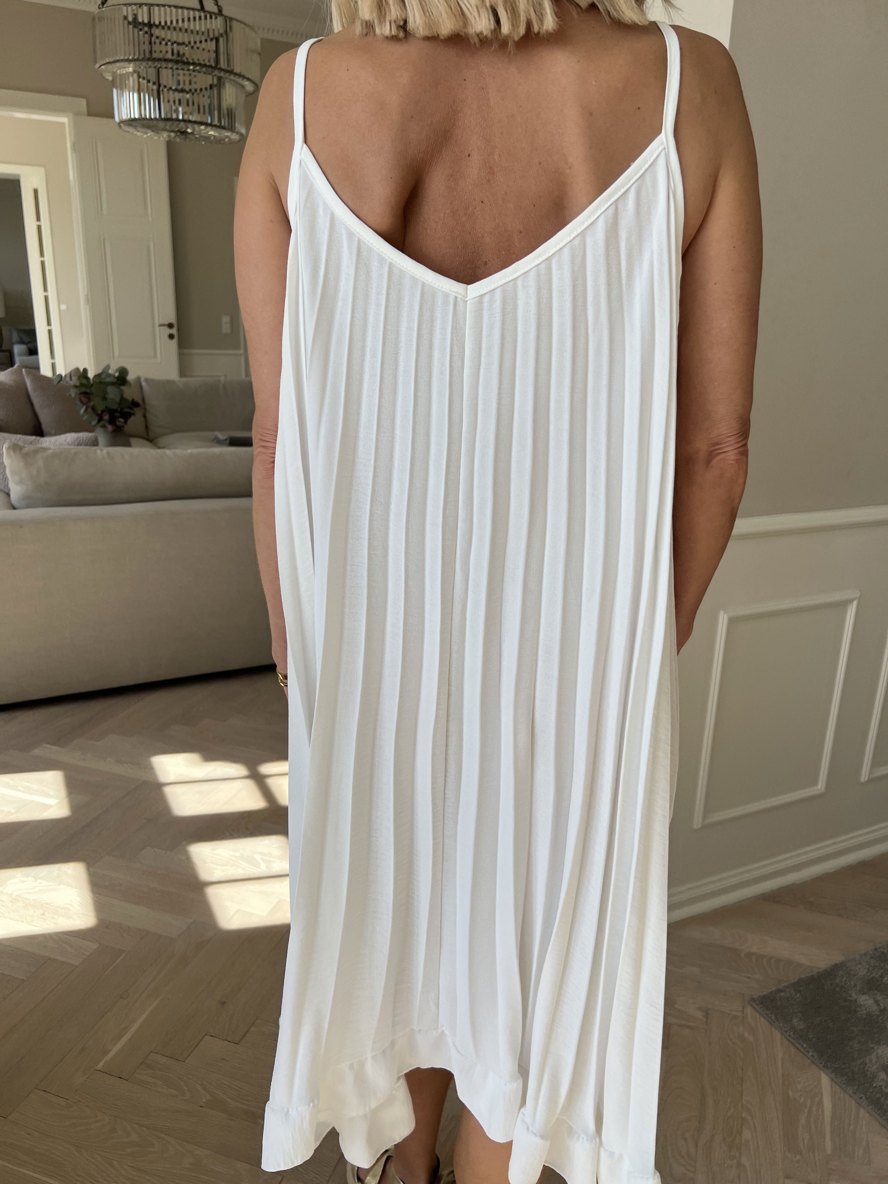 Harper - veckad viskos klänning med remmar i A-linje