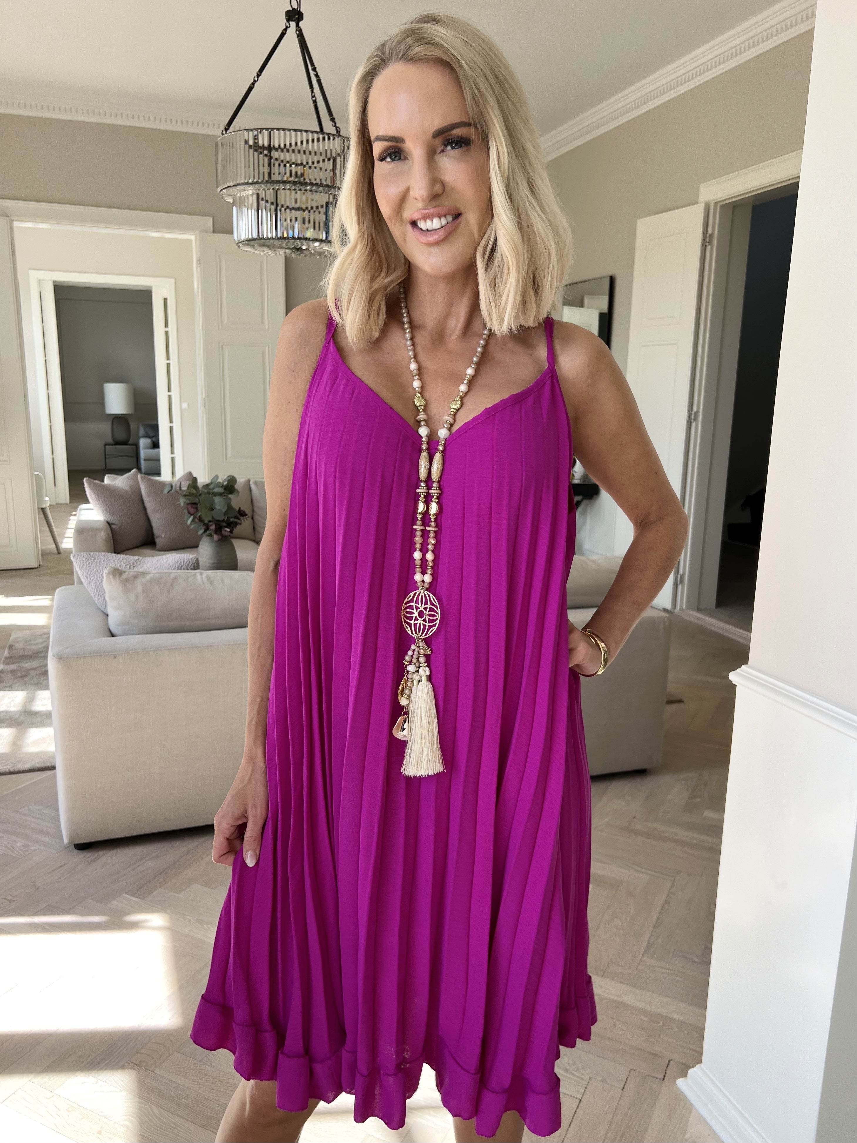 Harper - veckad viskos klänning med remmar i A-linje