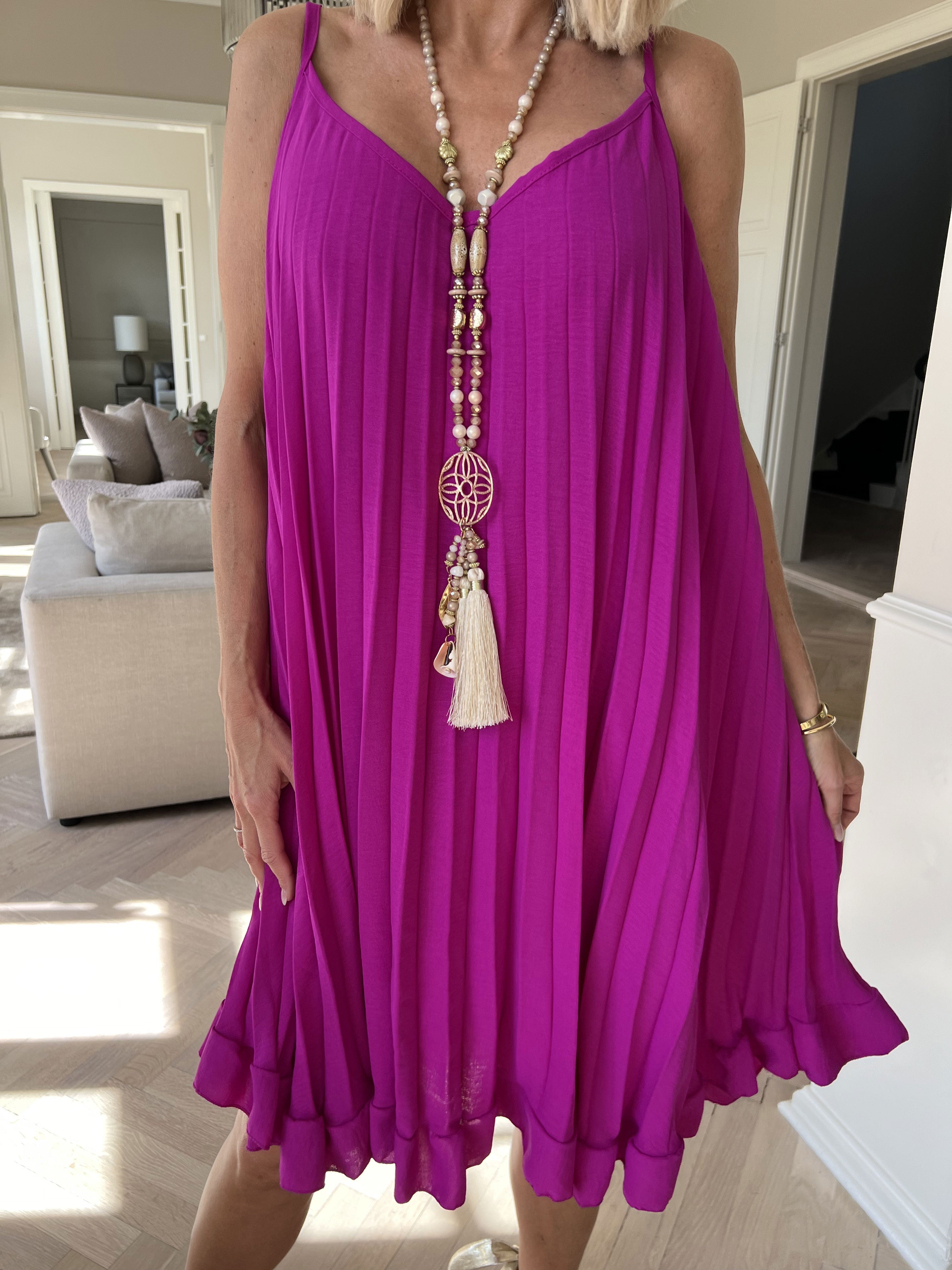 Harper - veckad viskos klänning med remmar i A-linje