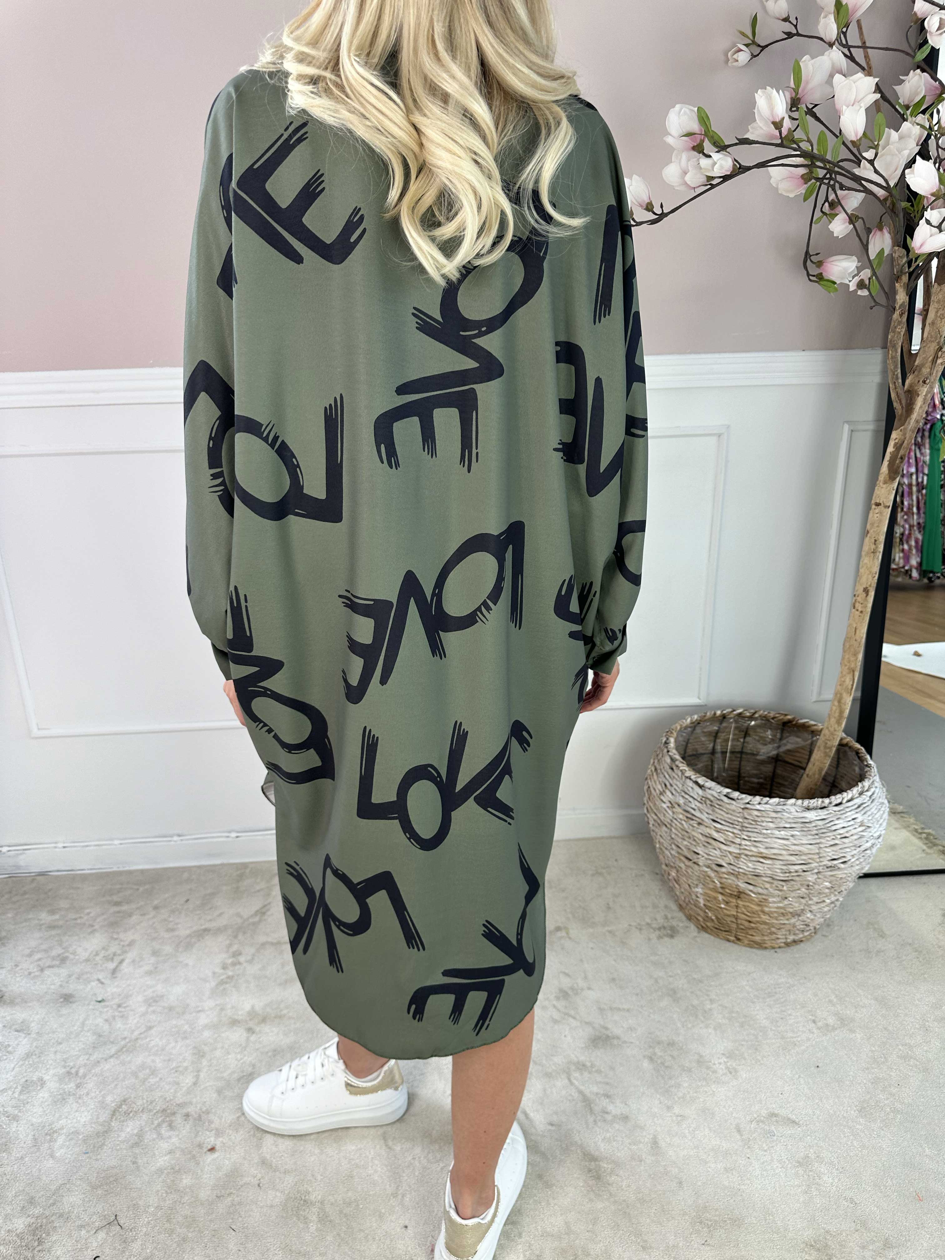 Havana - Skjortklänning med stående kärlek och fladdermusärmar