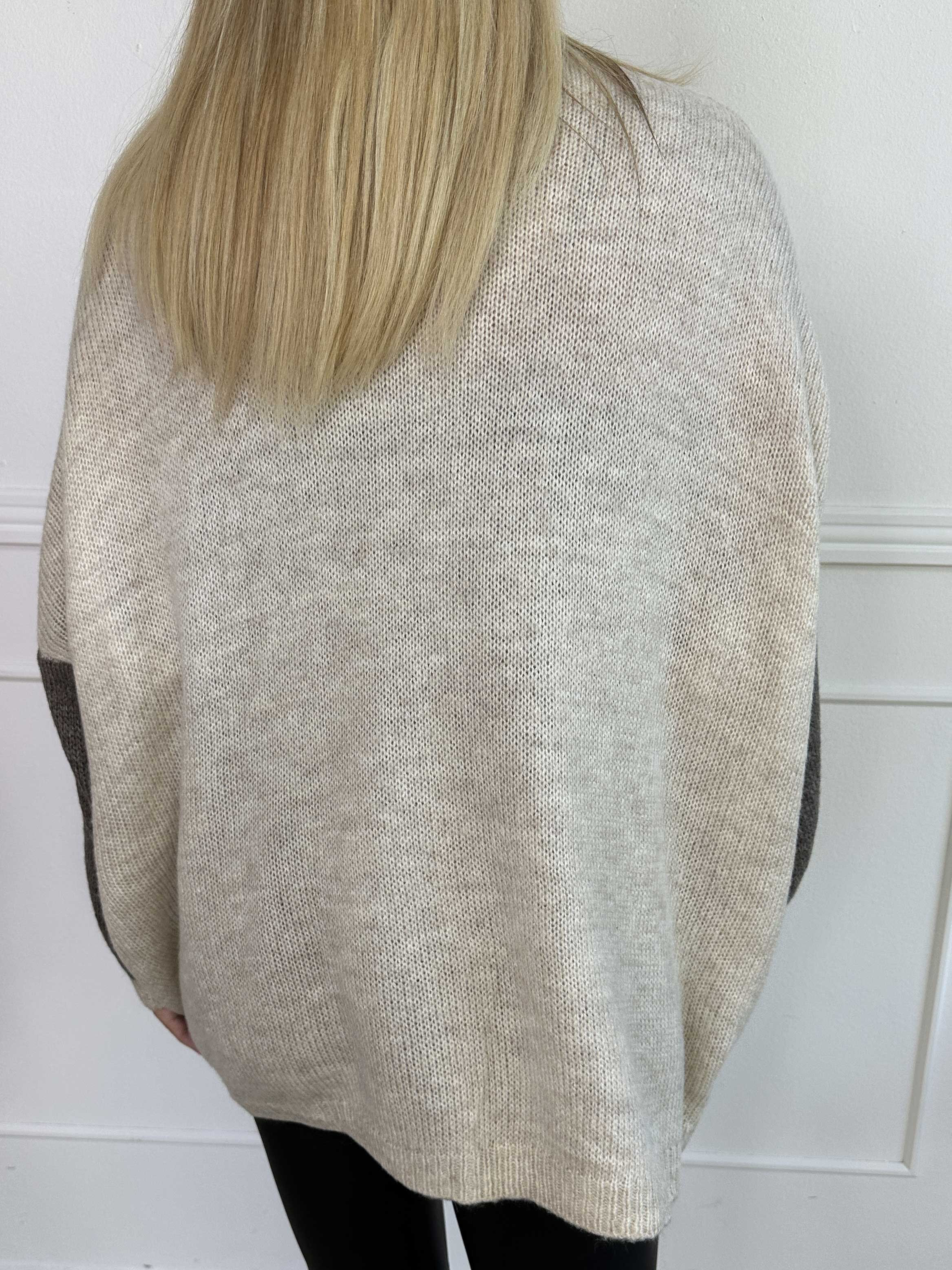 Hebe - Flerfärgad stickad kofta i med guldknappar