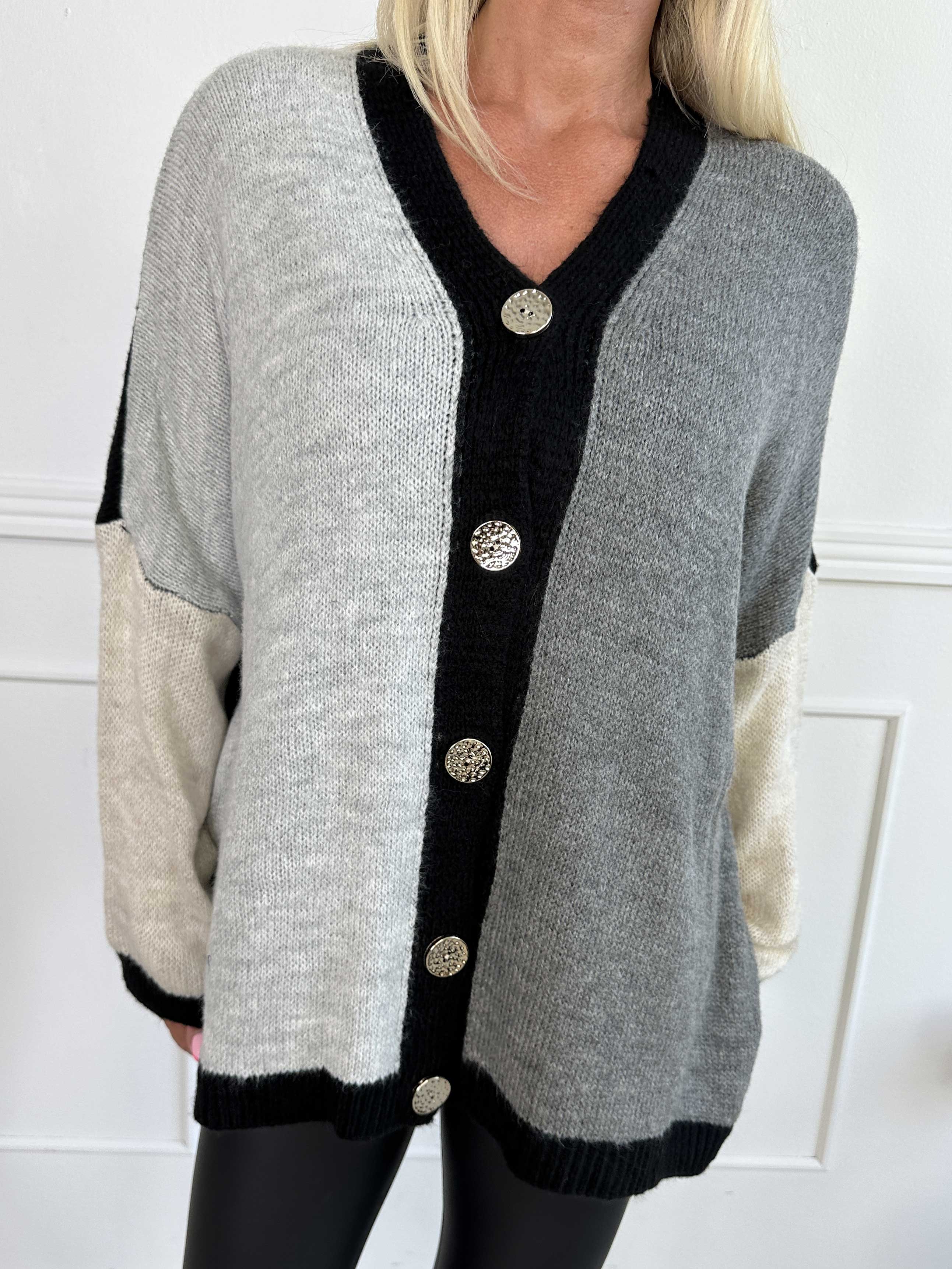 Hebe - Flerfärgad stickad kofta i med guldknappar