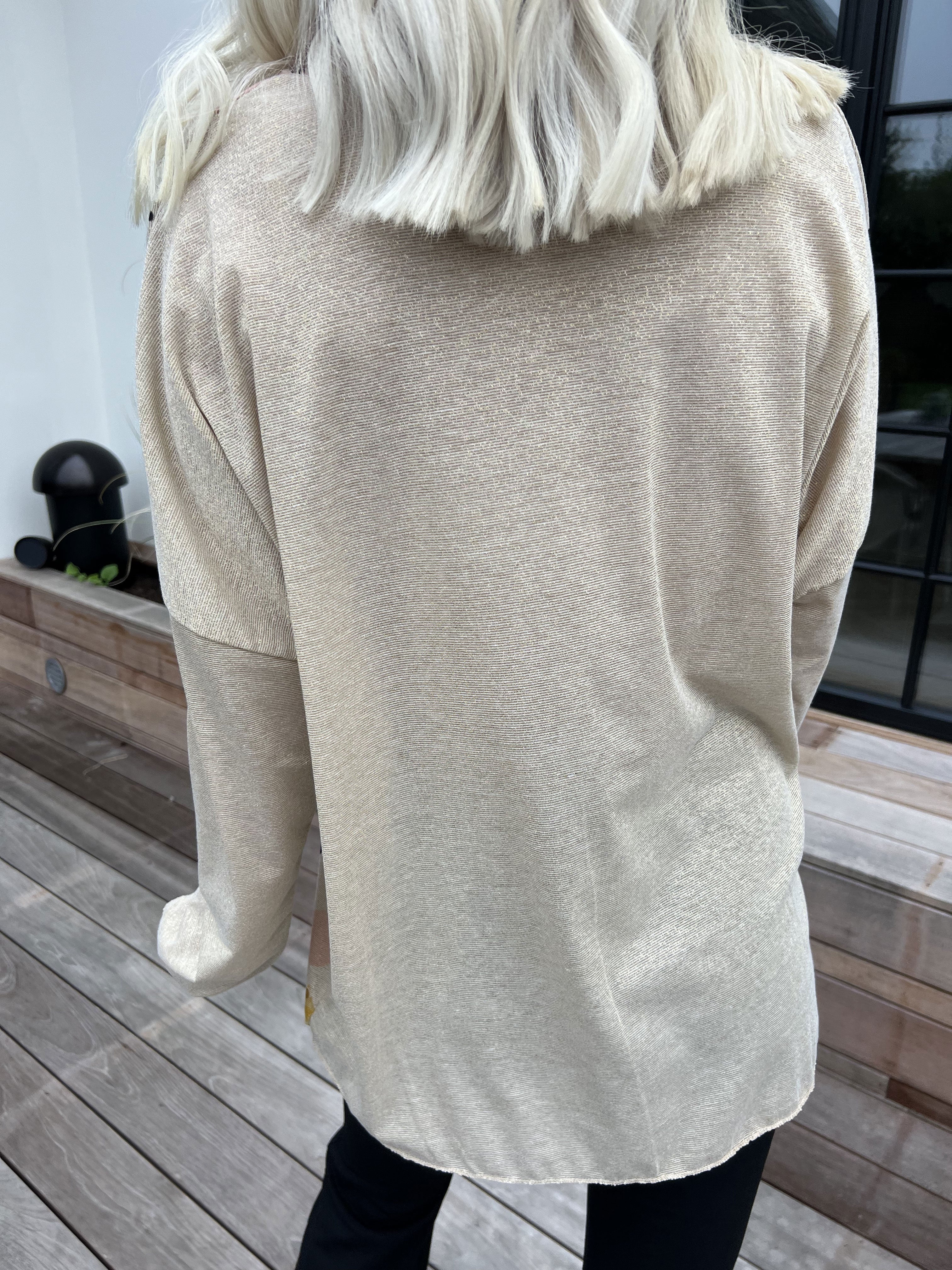 Hecate - Blus med söta motiv och glittertråd