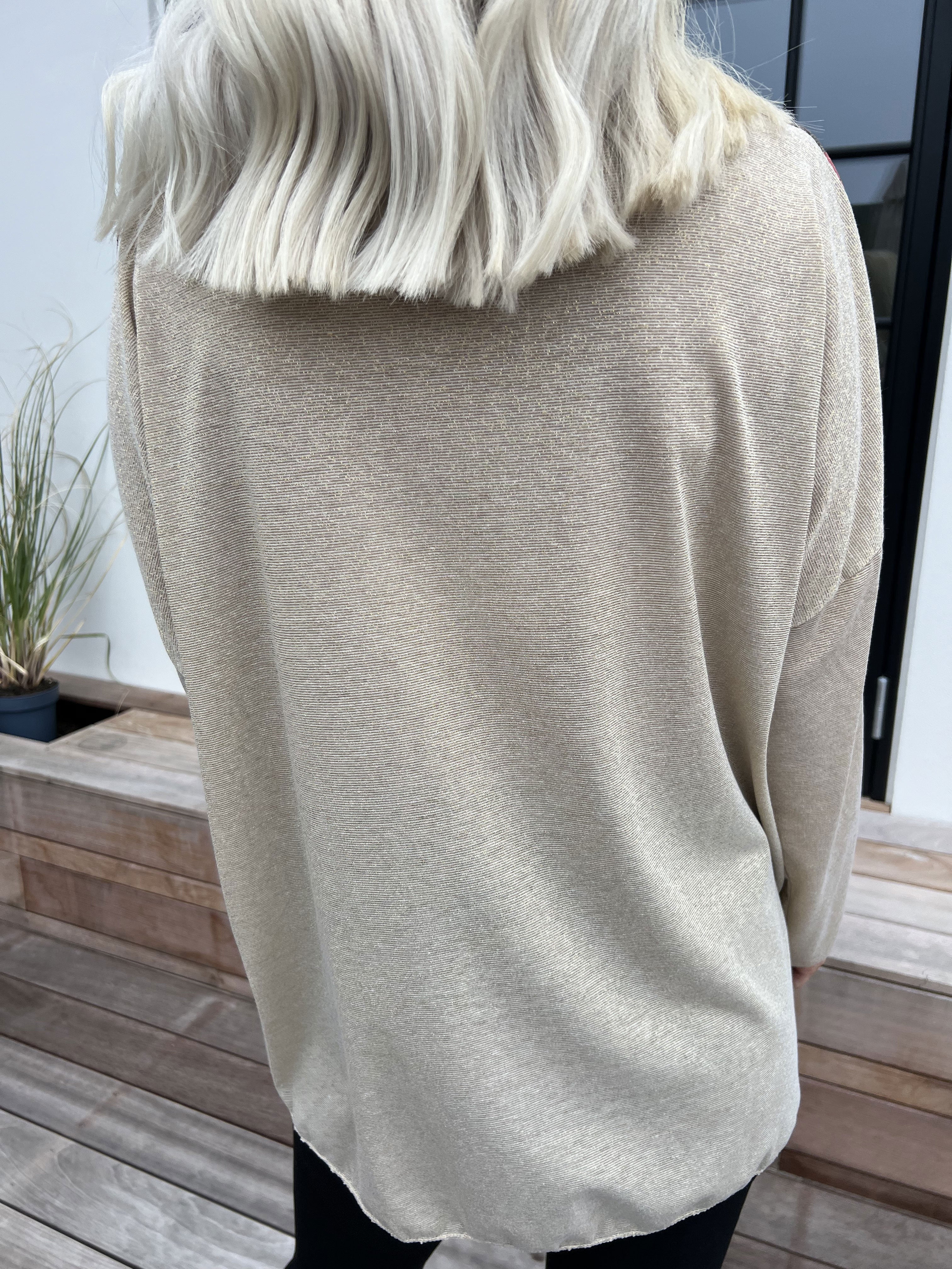 Hecate - Blus med söta motiv och glittertråd