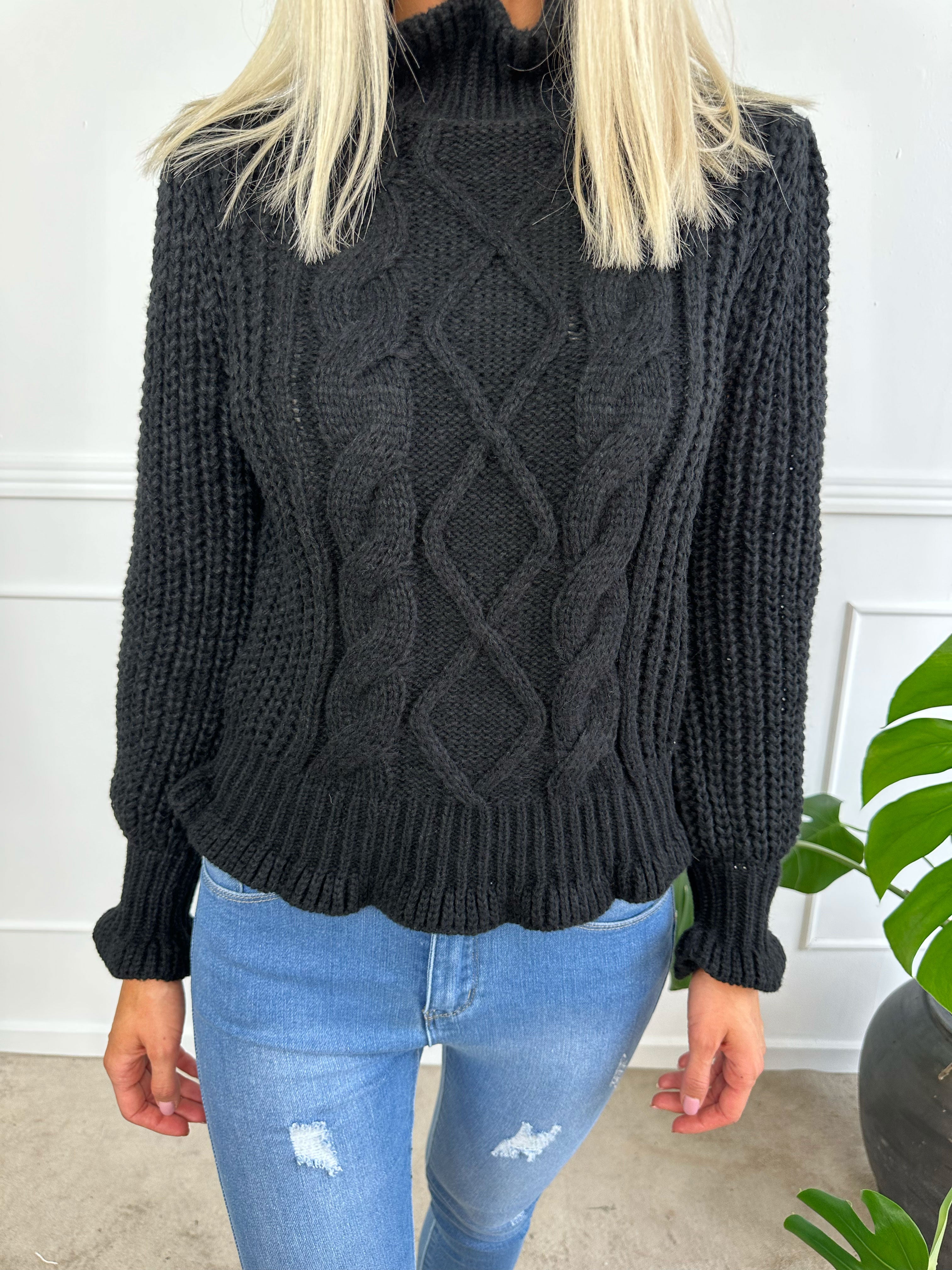 Hella - Tjock stickad tröja med söta ballongärmar