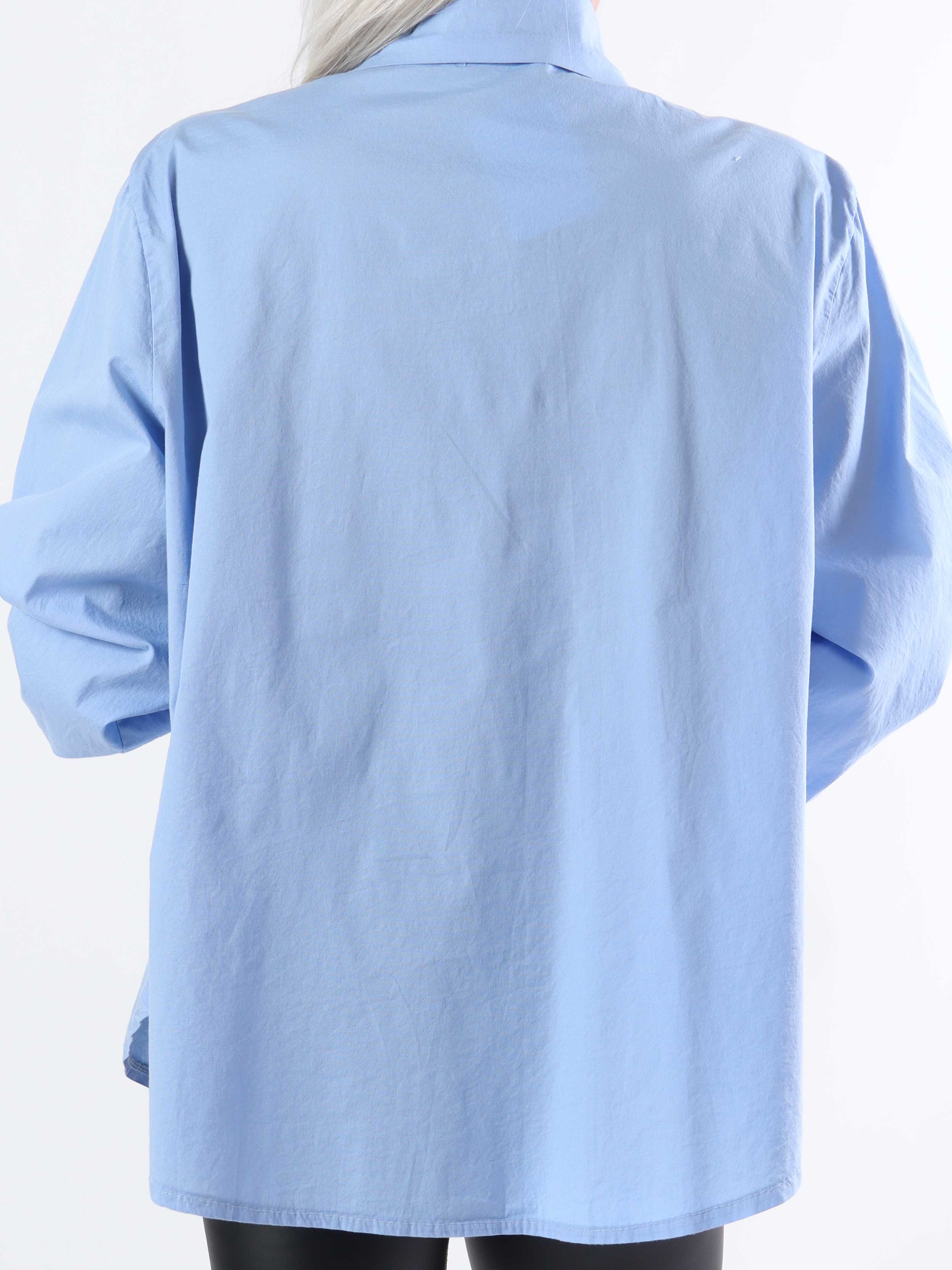 Hera - Plus size-skjorta med volanger vid bröstet