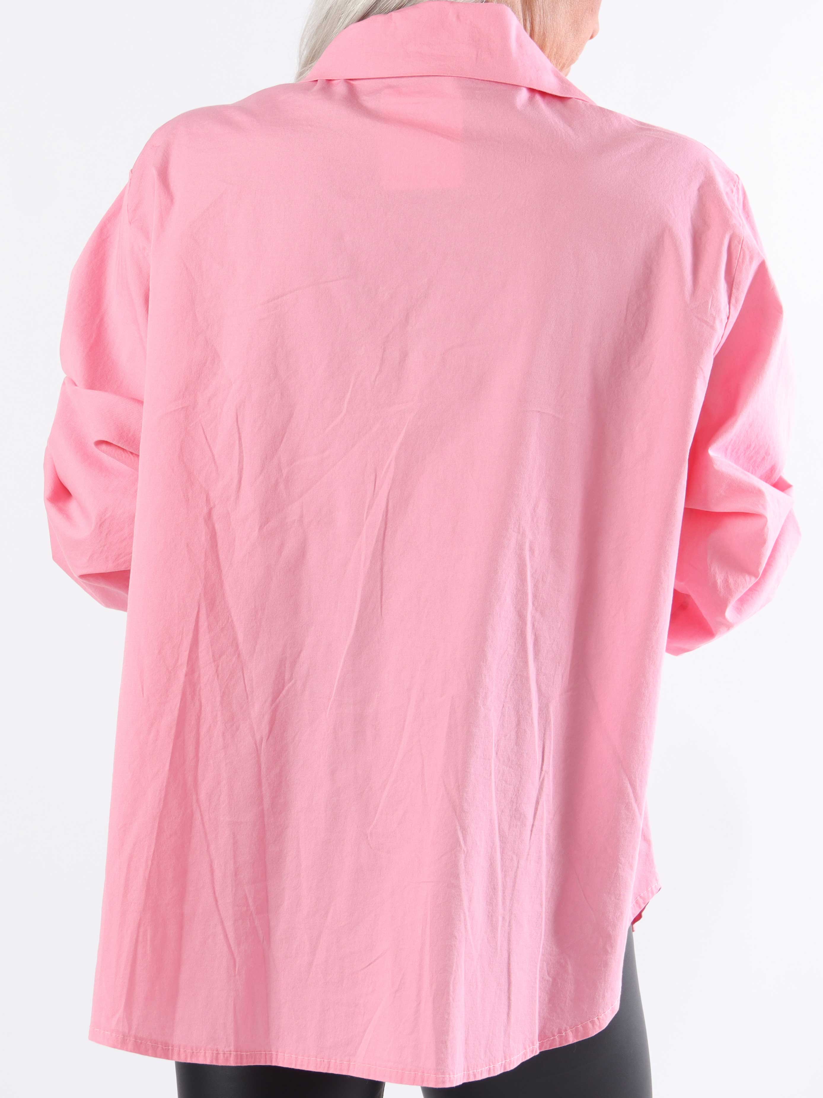 Hera - Plus size-skjorta med volanger vid bröstet