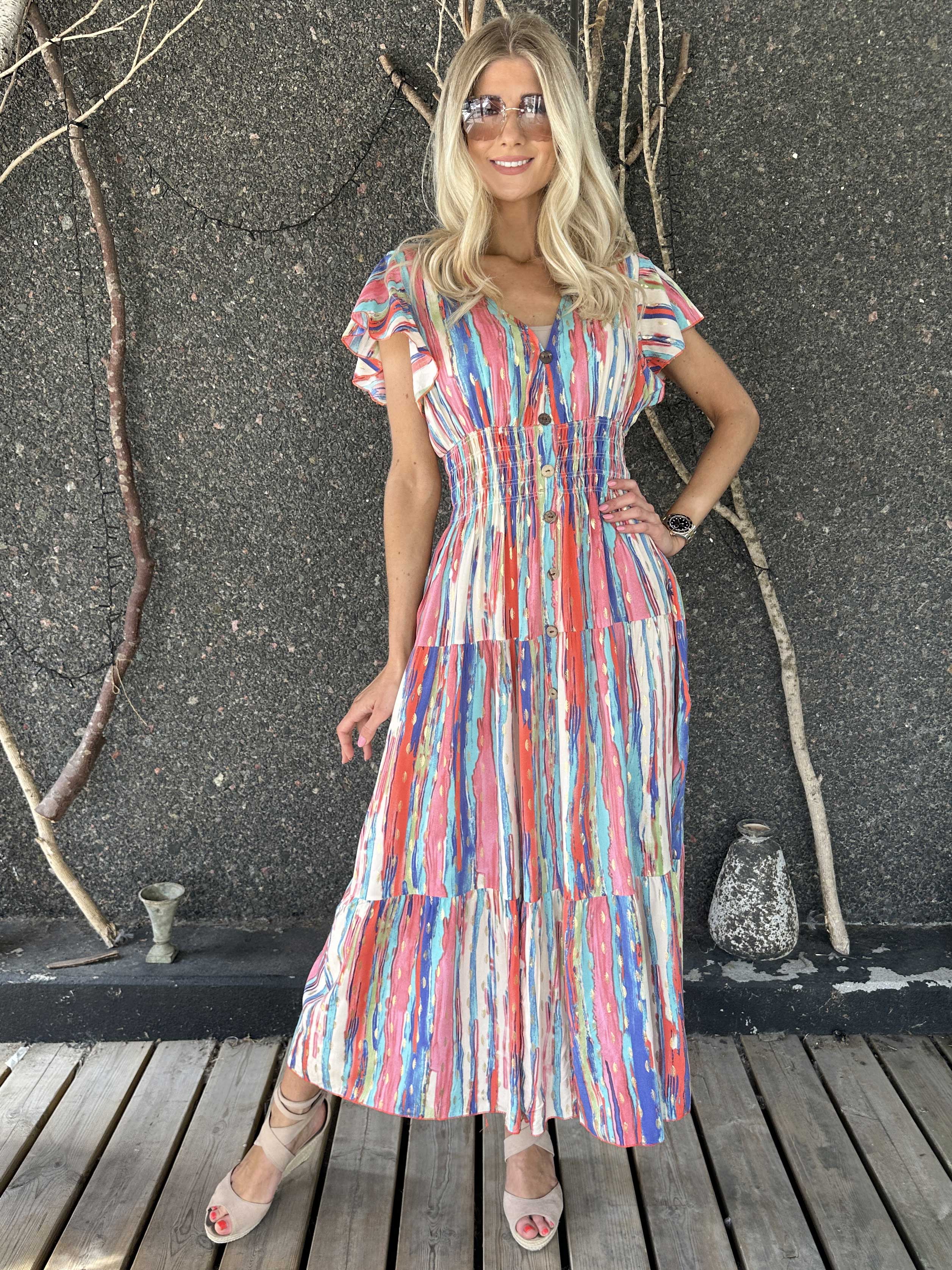 Hinata Stripe - Lång randig klänning i viskos med resår