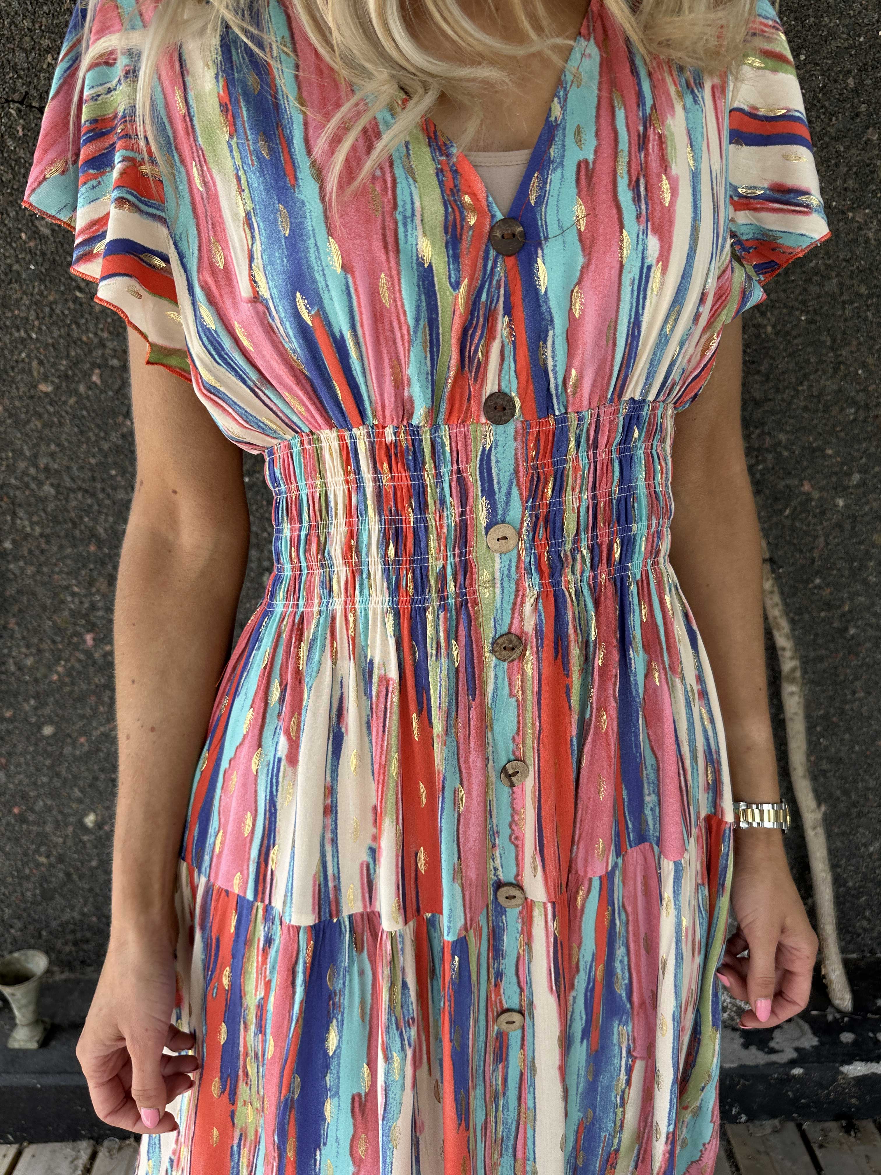 Hinata Stripe - Lång randig klänning i viskos med resår