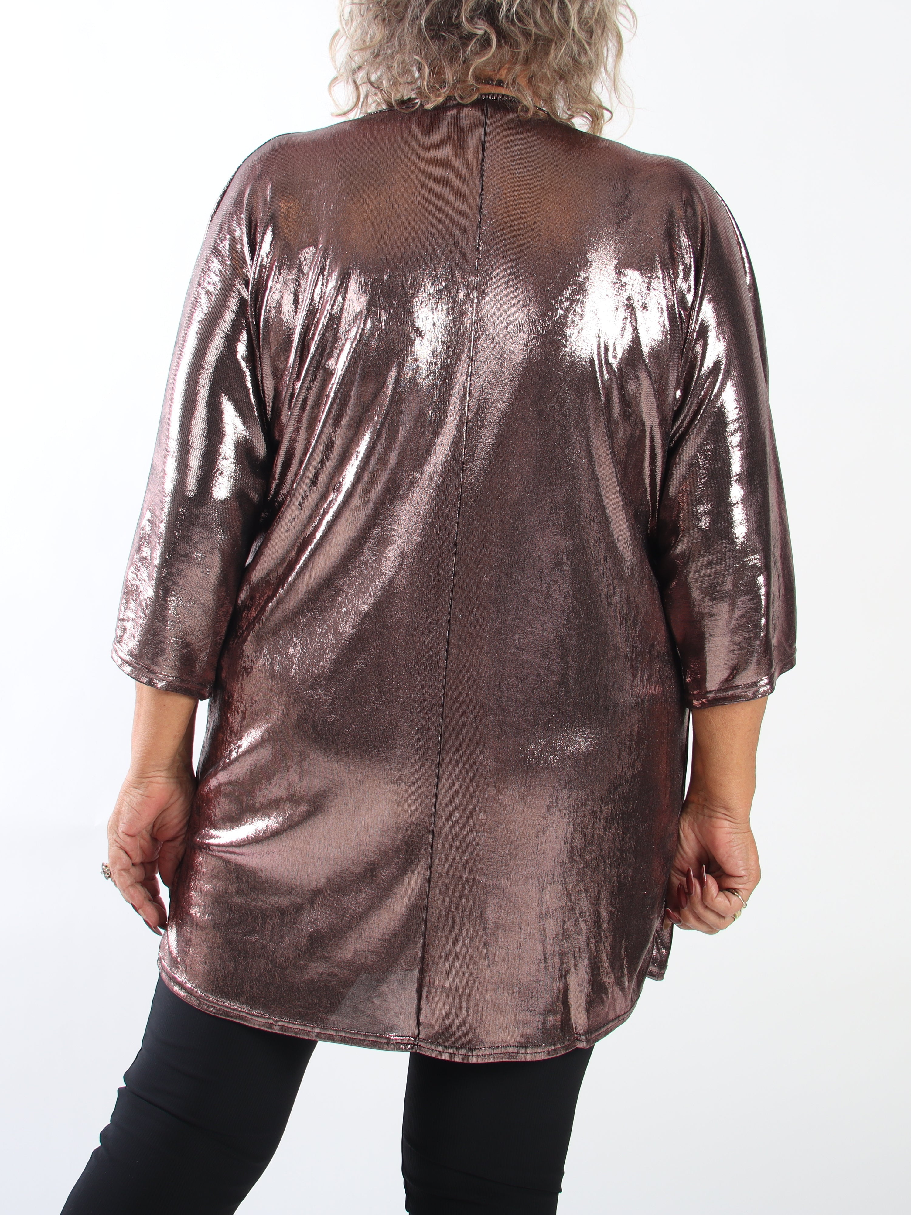 Honey - Glansig och stretchig tunika i plus size med V-ringning och en lös passform