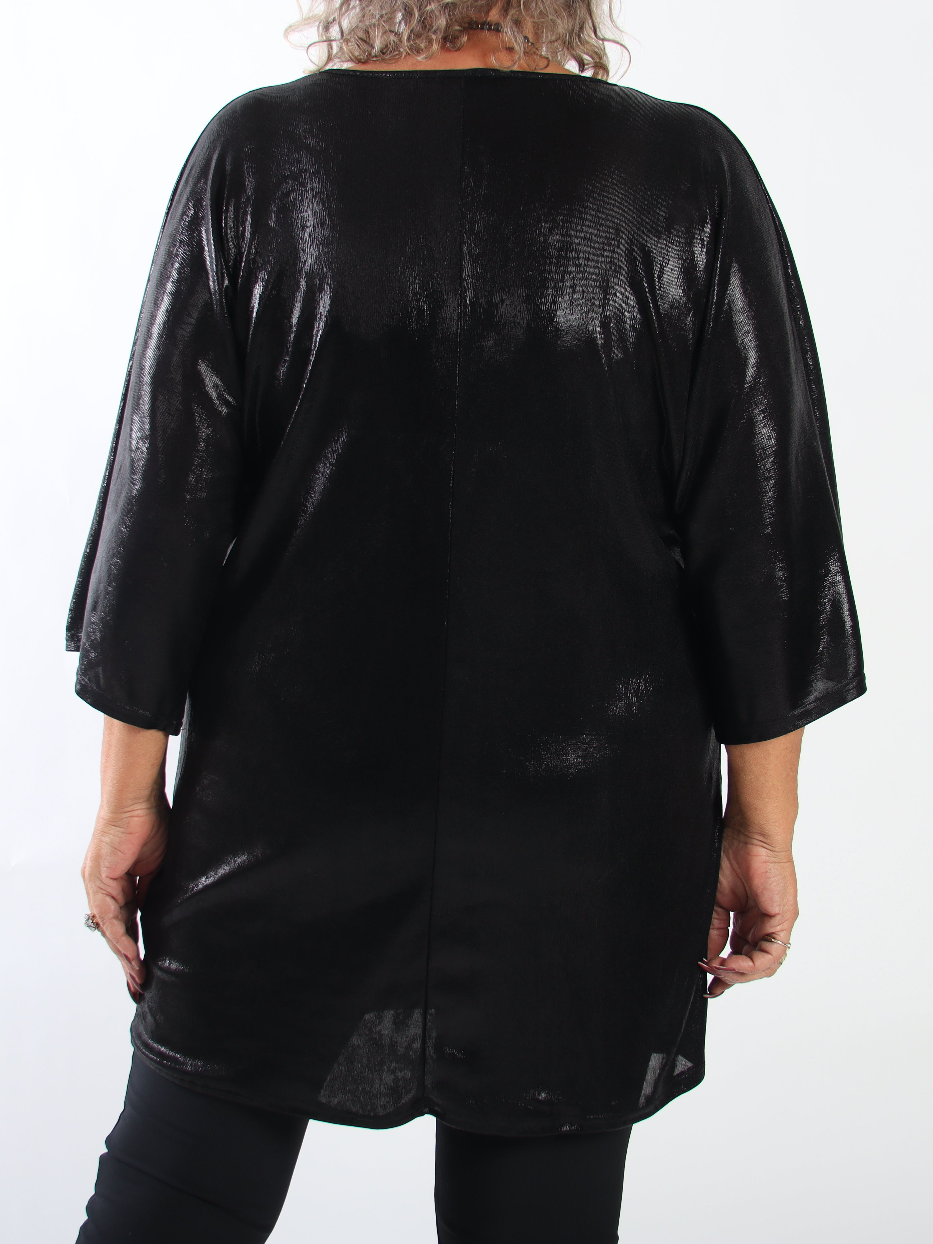 Honey - Glansig och stretchig tunika i plus size med V-ringning och en lös passform