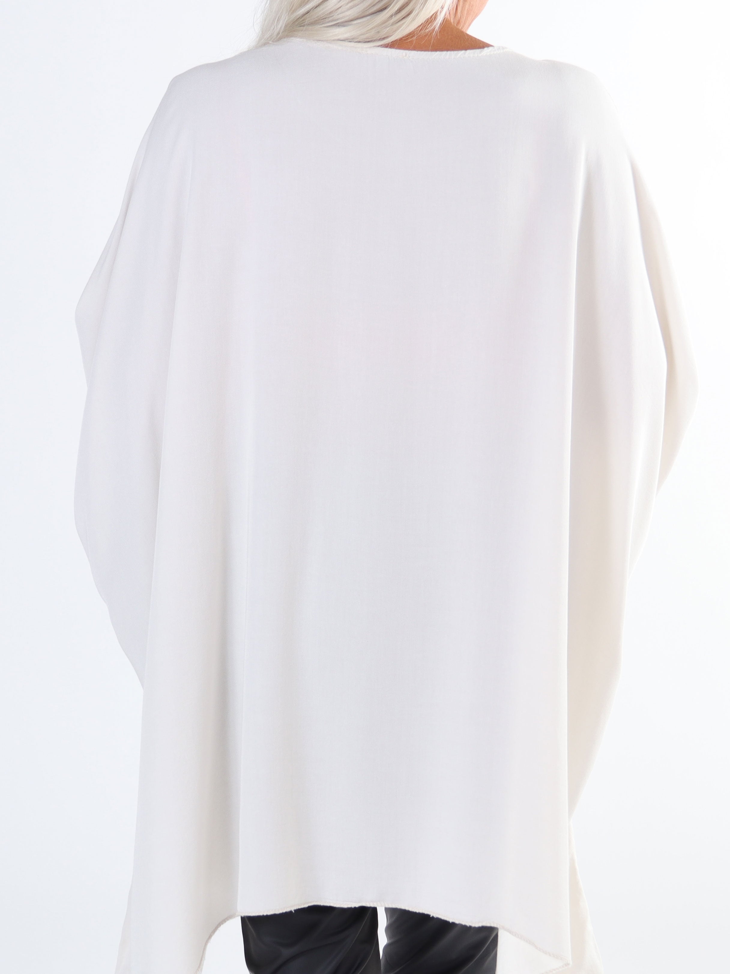 Hope Short - Cool plus size blus med motiv framtill