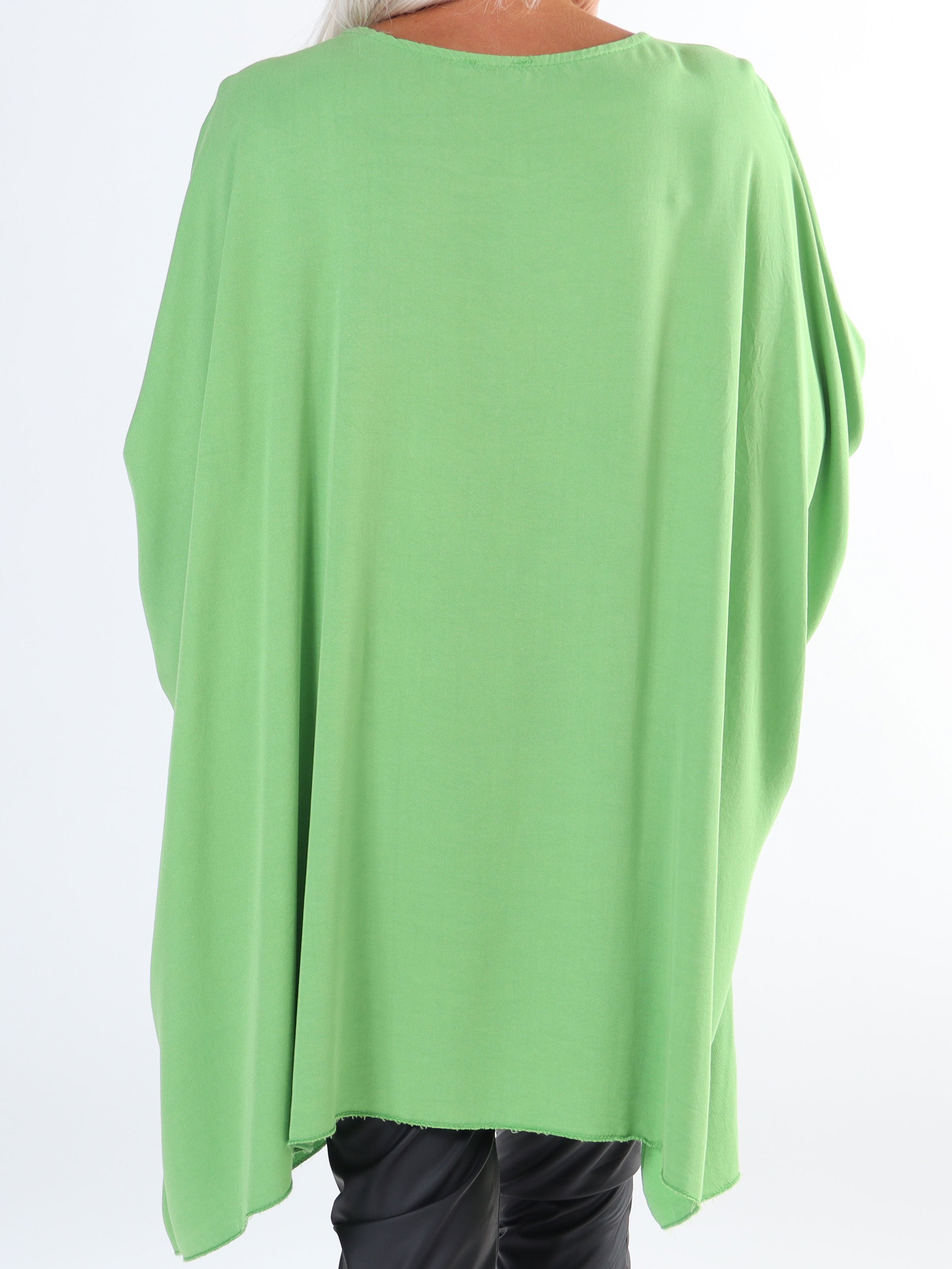 Hope Short - Cool plus size blus med motiv framtill