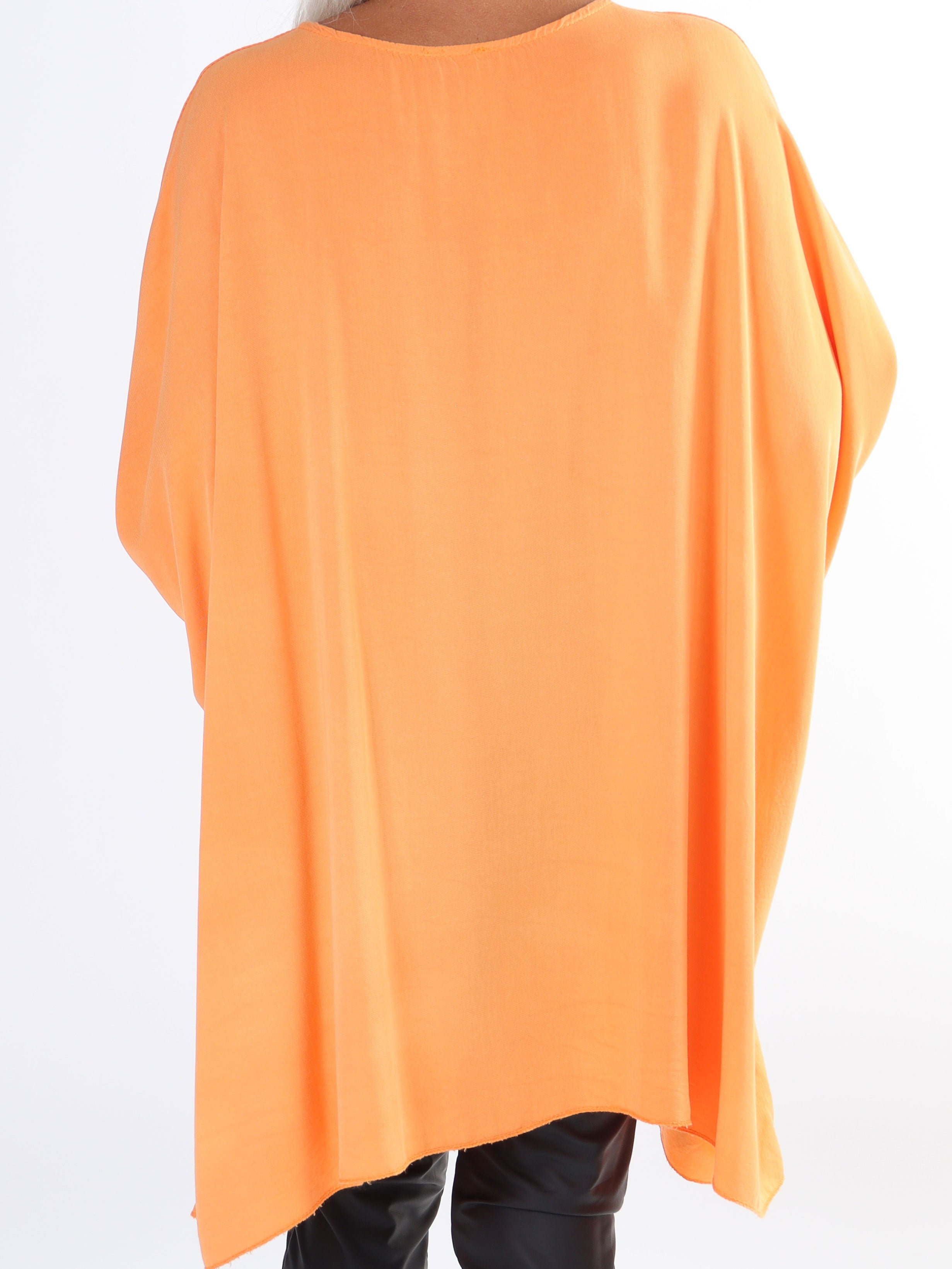 Hope Short - Cool plus size blus med motiv framtill