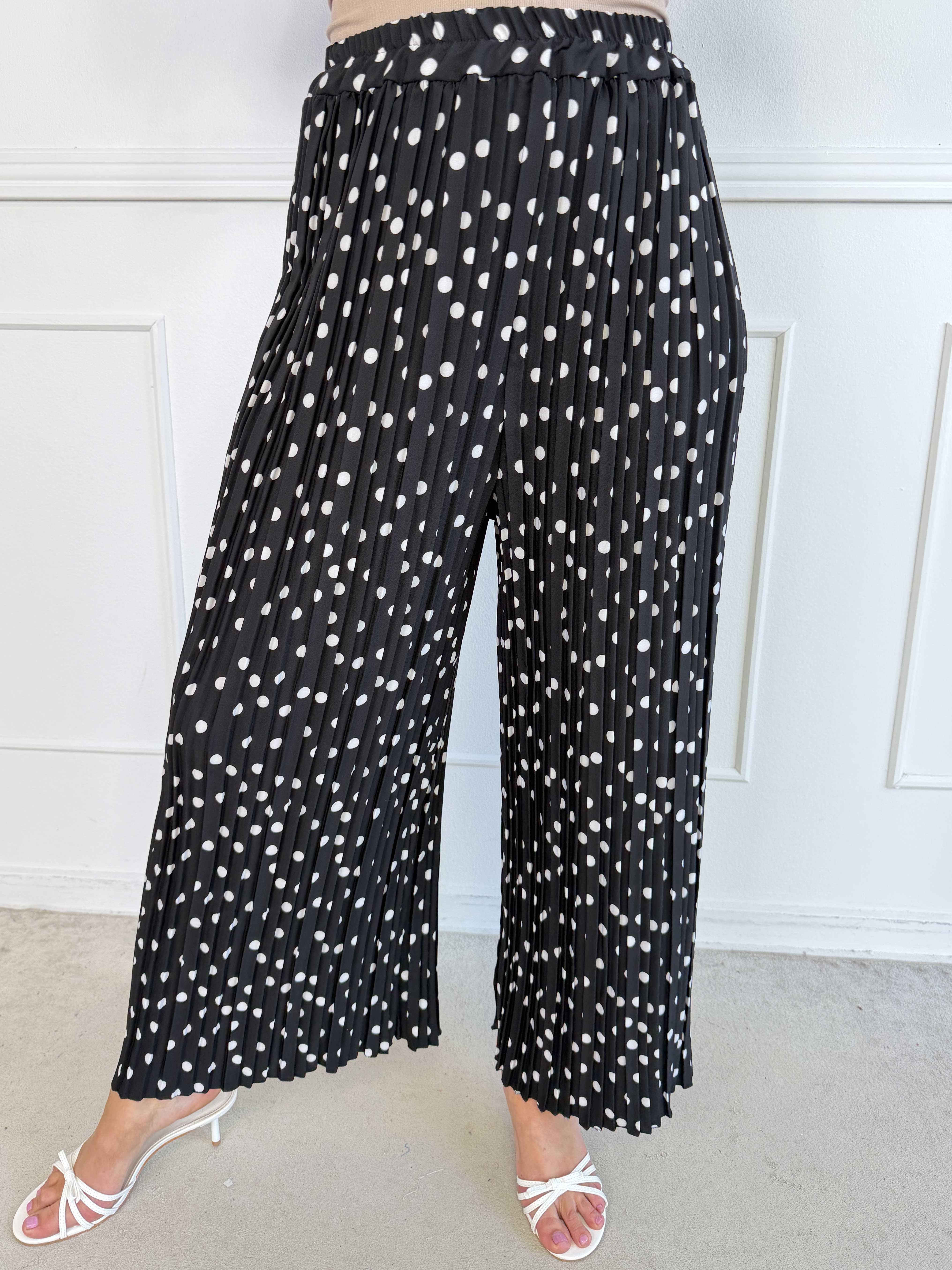 Zina – Elegant plus size set med prickar och veckad design