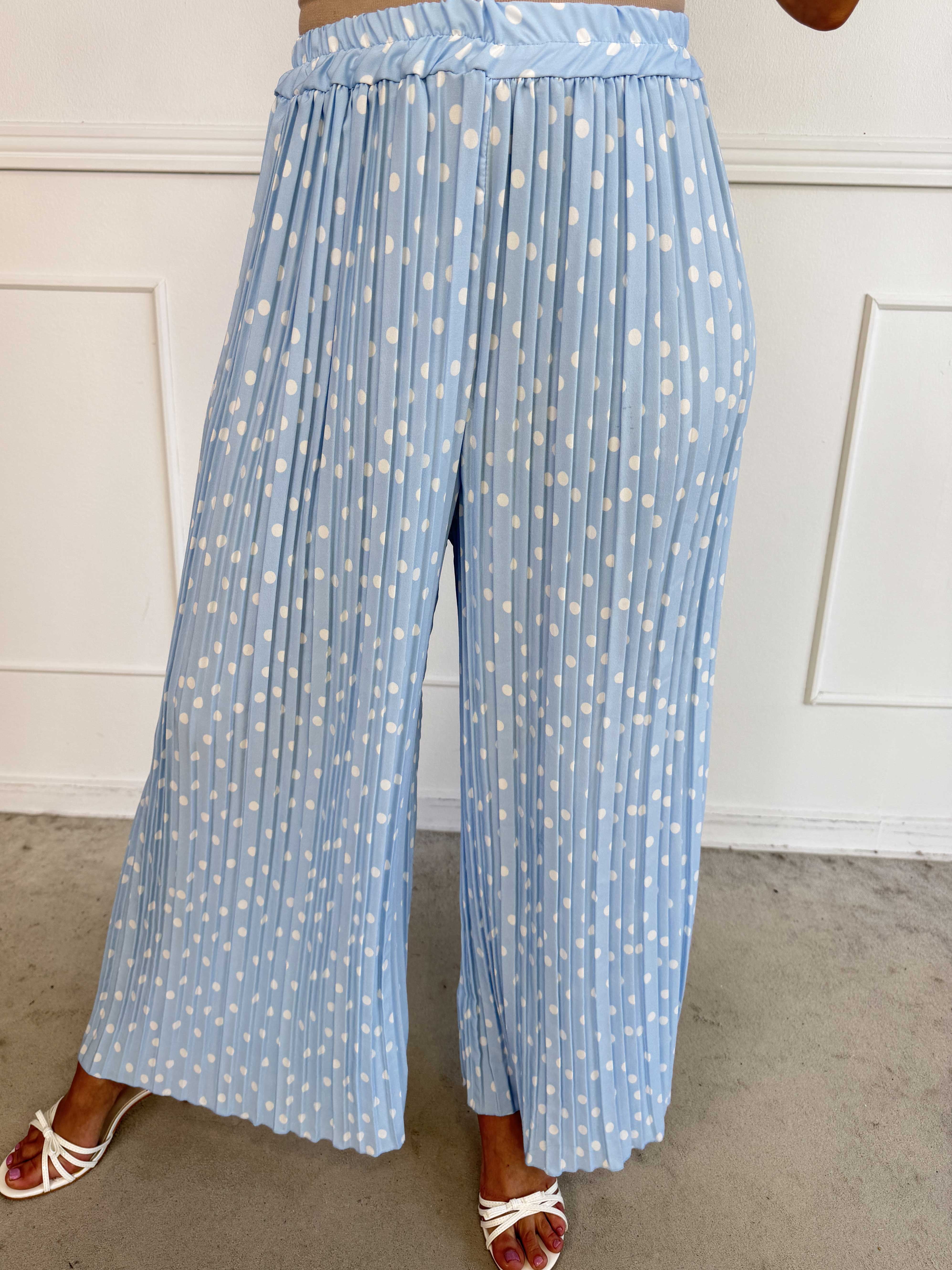 Zina – Elegant plus size set med prickar och veckad design