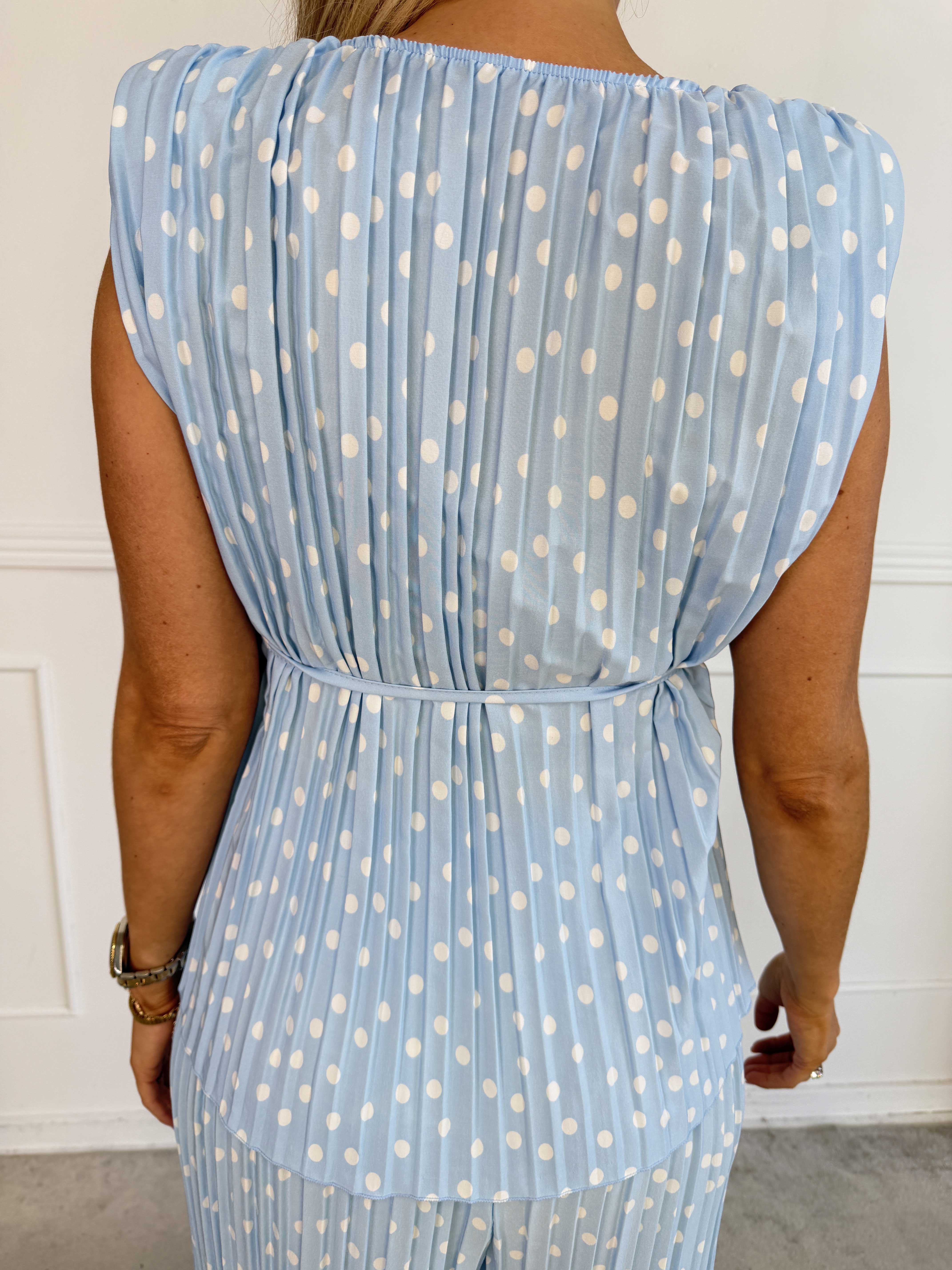 Zina – Elegant plus size set med prickar och veckad design