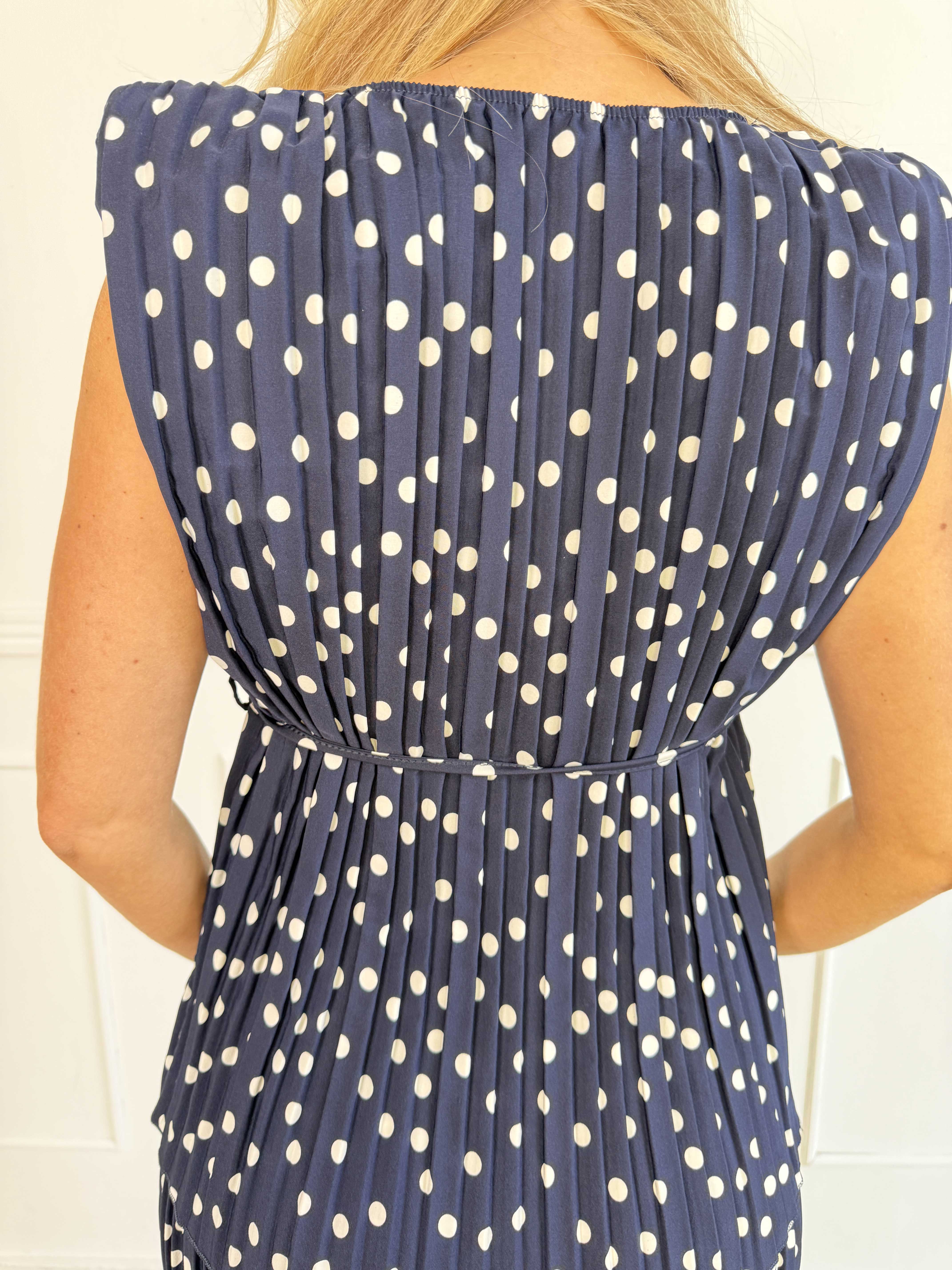 Zina – Elegant plus size set med prickar och veckad design