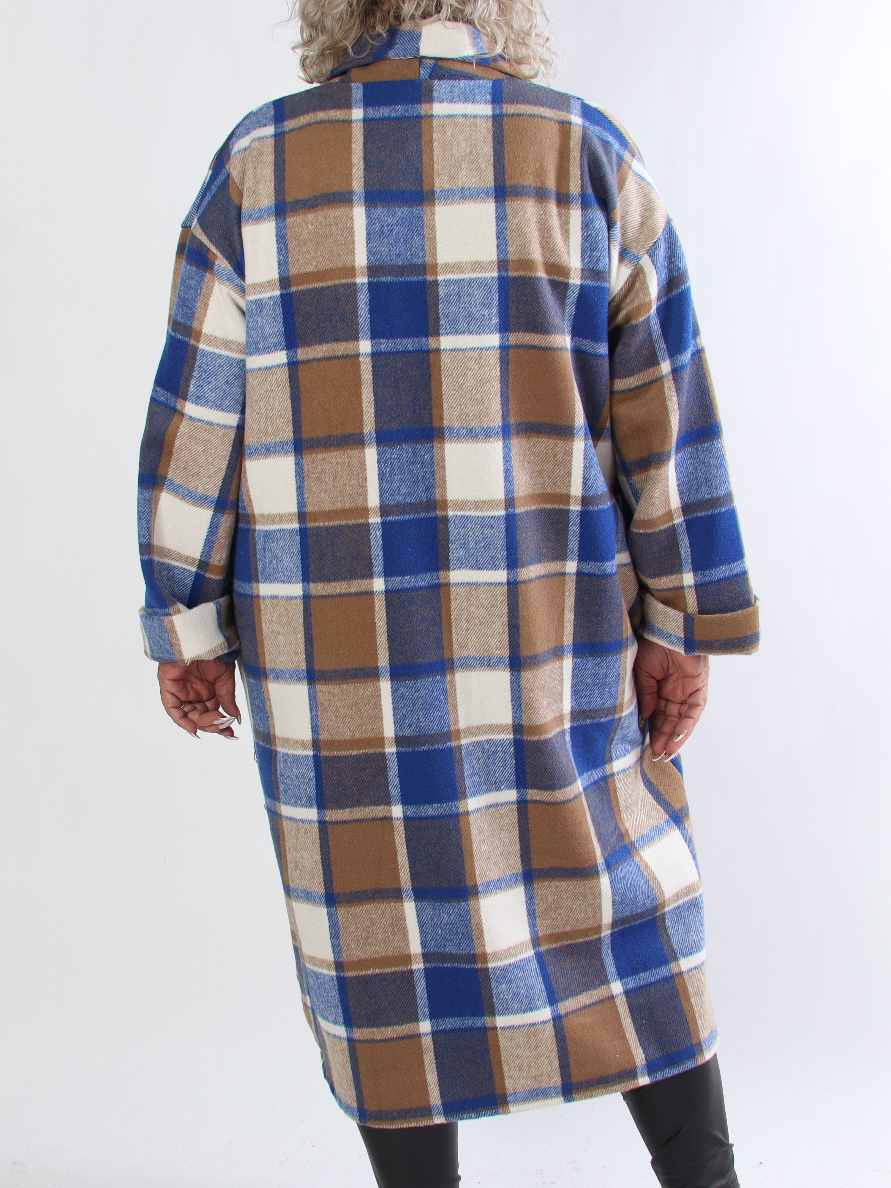 Karoline - Lång rutig plus size skjortjacka i viskos