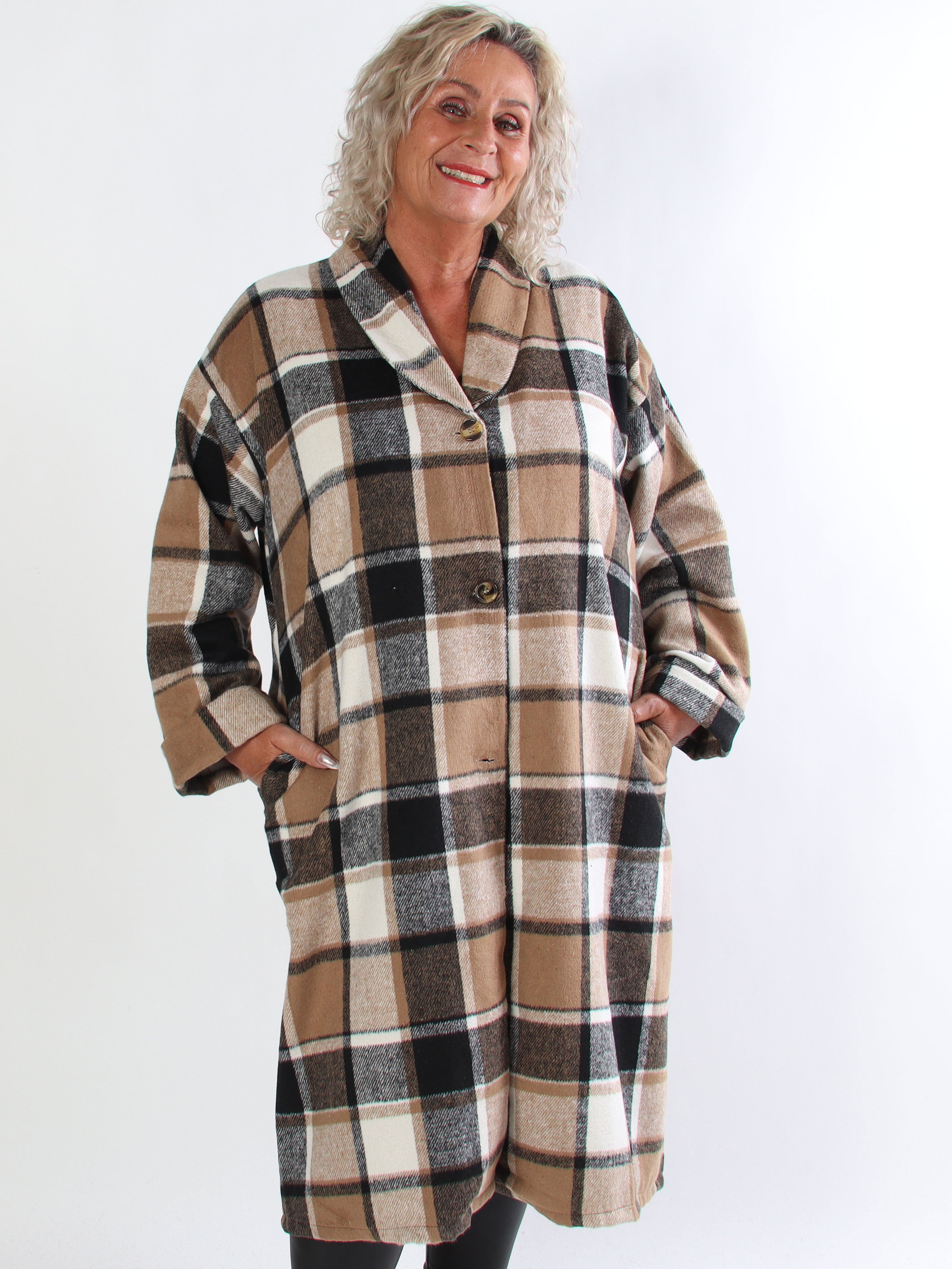 Karoline - Lång rutig plus size skjortjacka i viskos