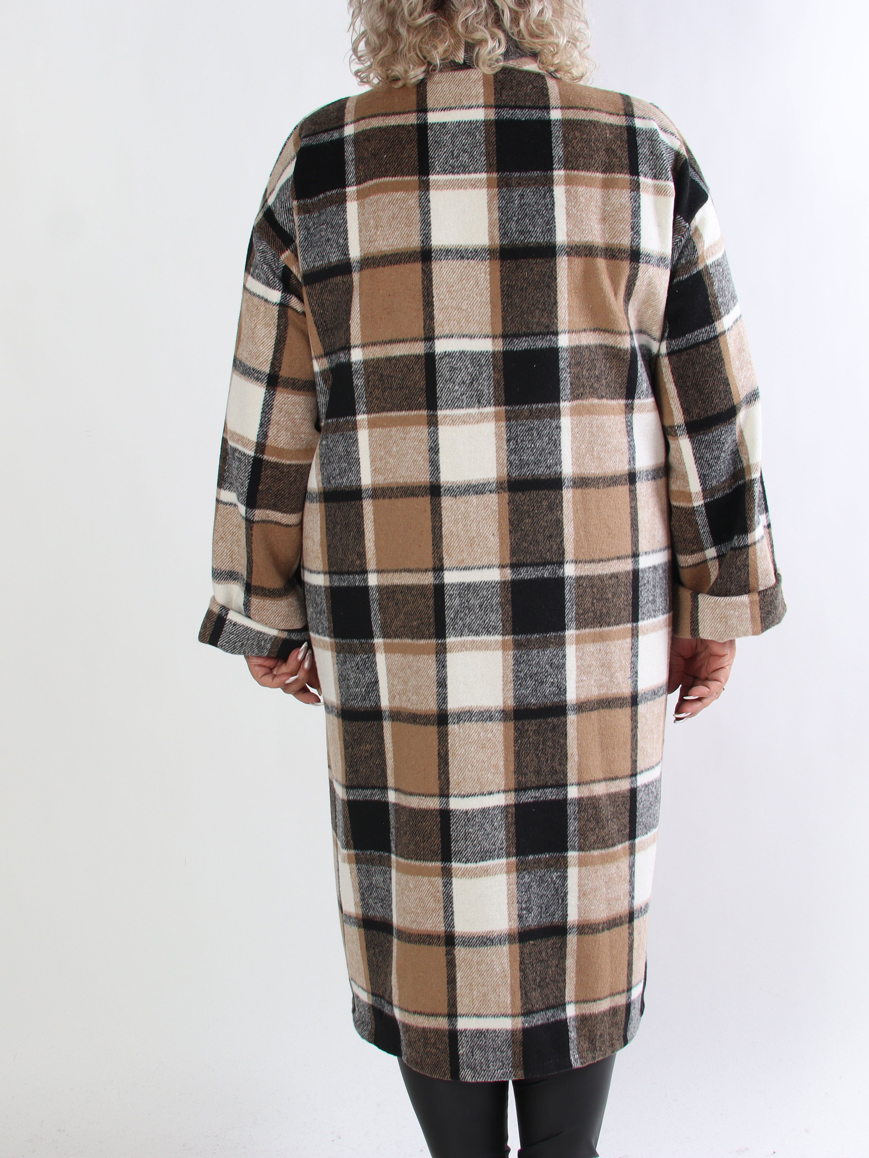 Karoline - Lång rutig plus size skjortjacka i viskos