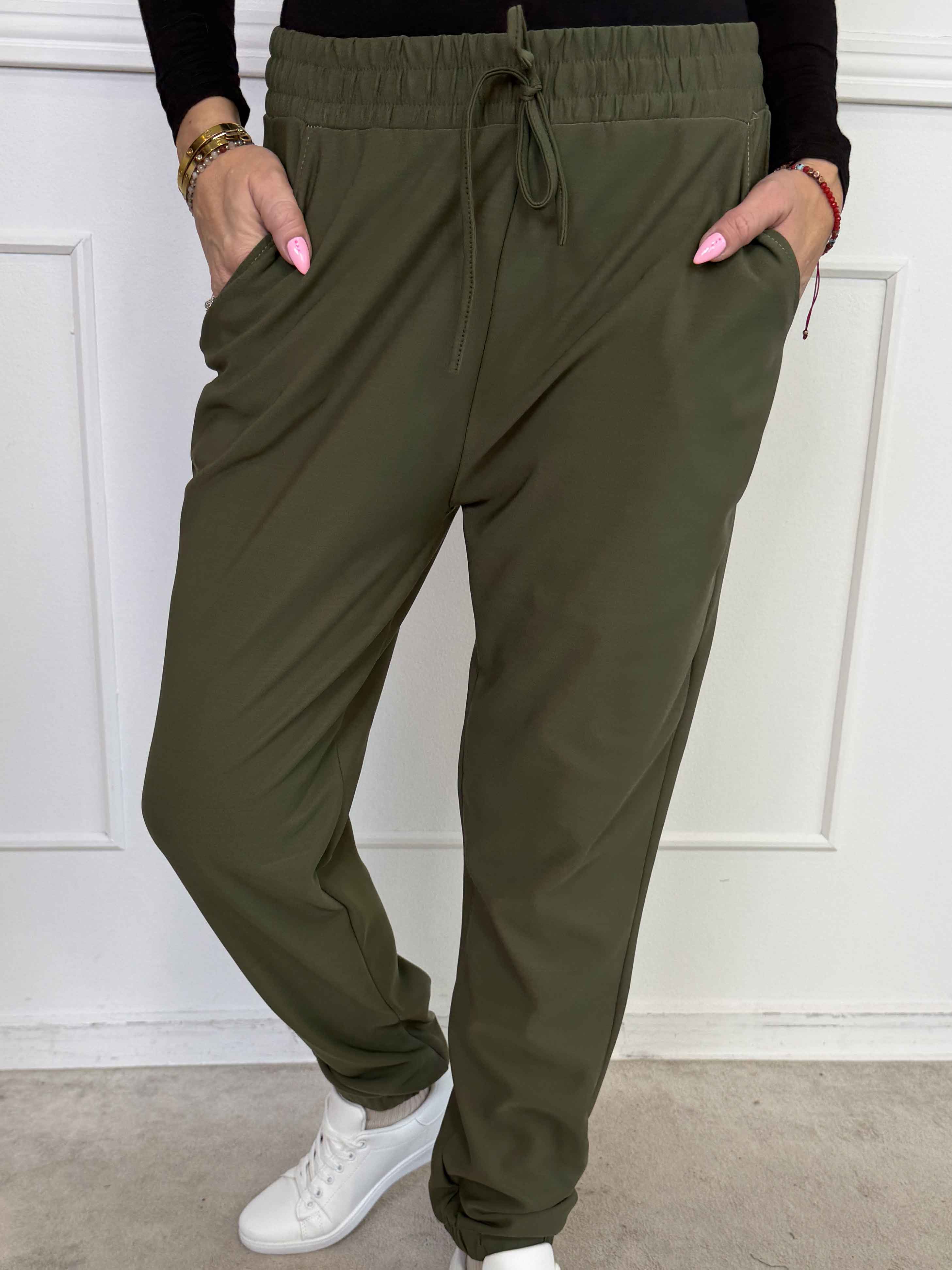 Iliona - Joggingbukser med elastik forenden af buksebenet