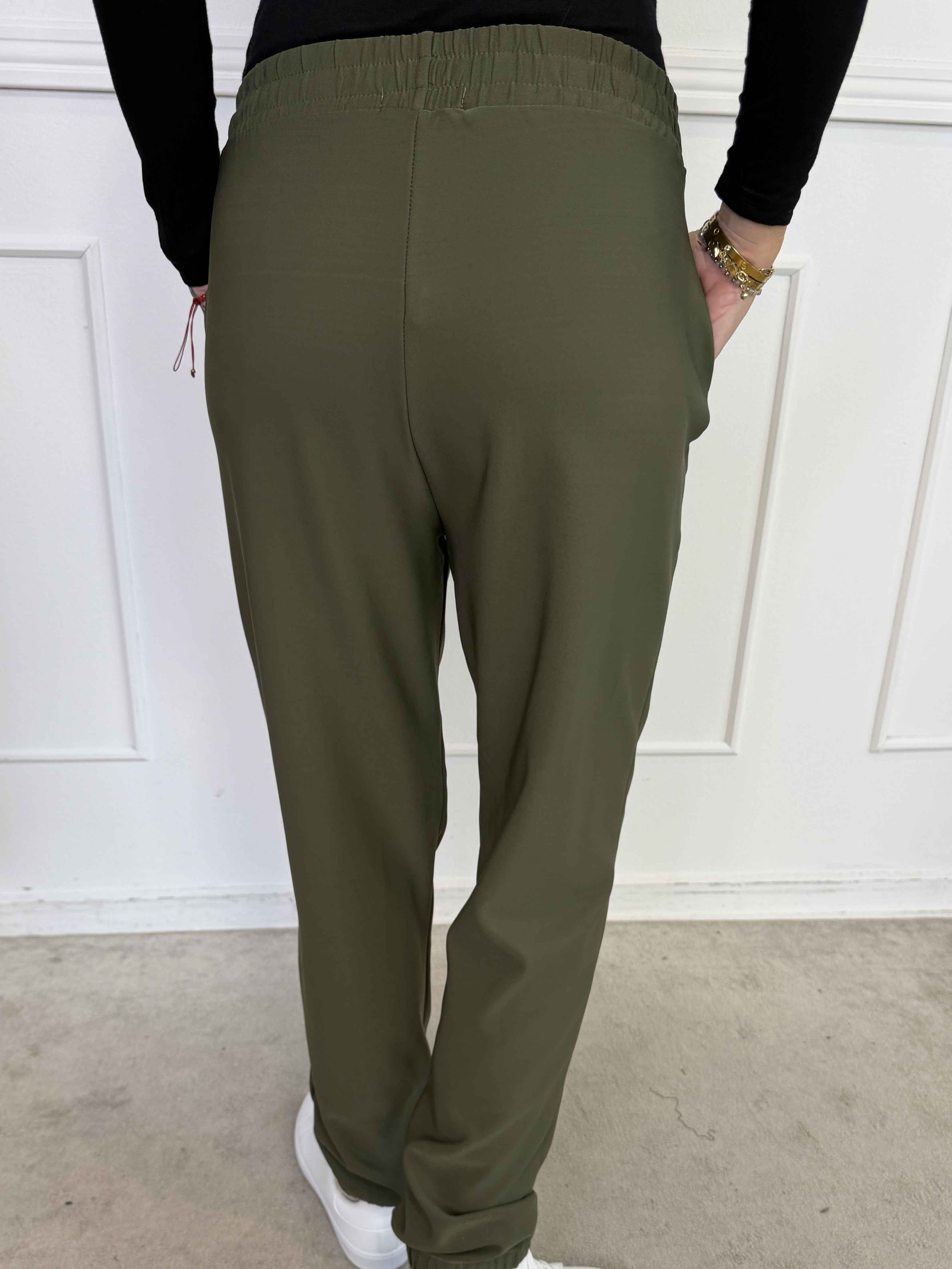 Iliona - Joggingbukser med elastik forenden af buksebenet