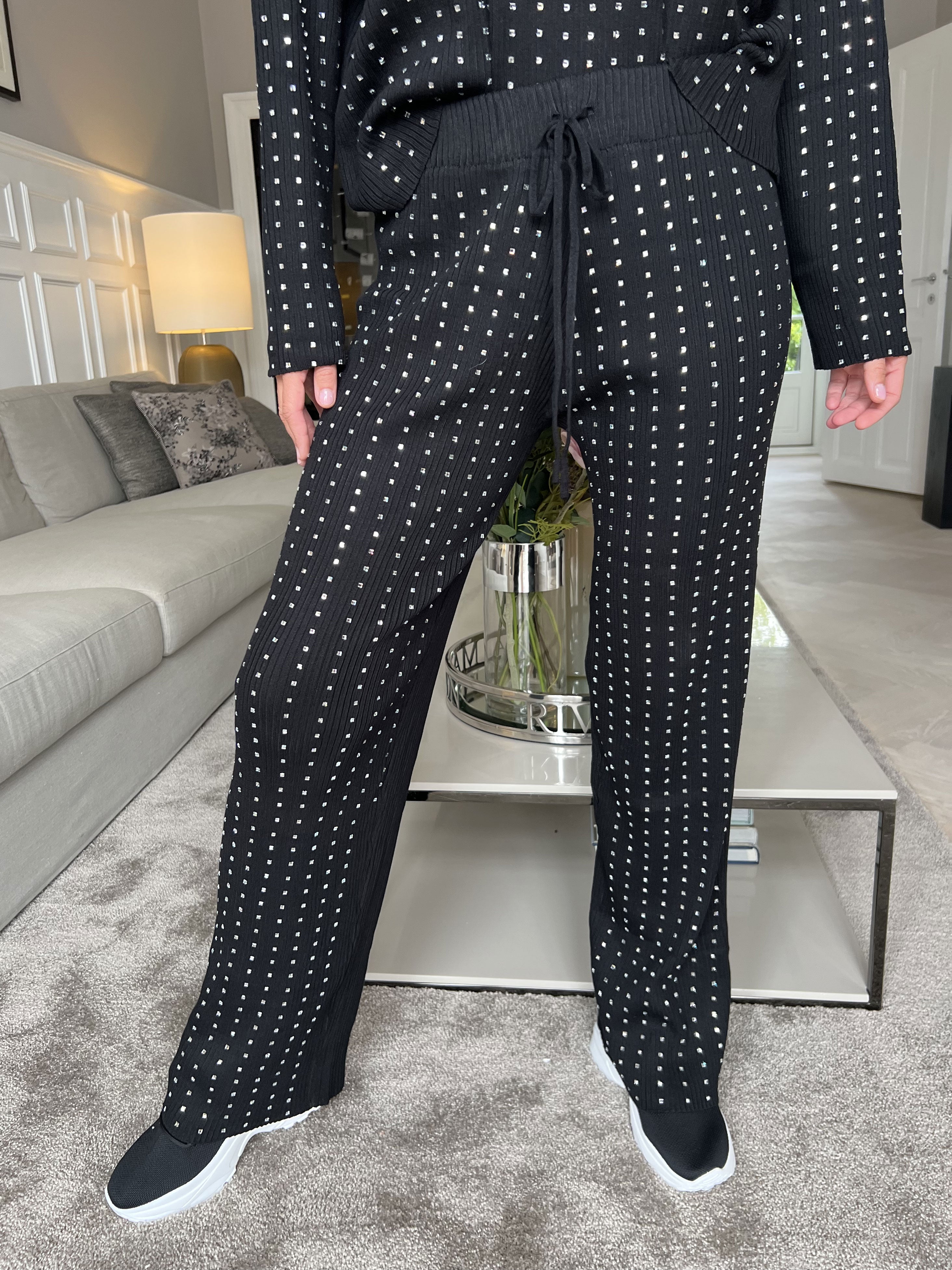 Neta - Snyggt stickset med similisten