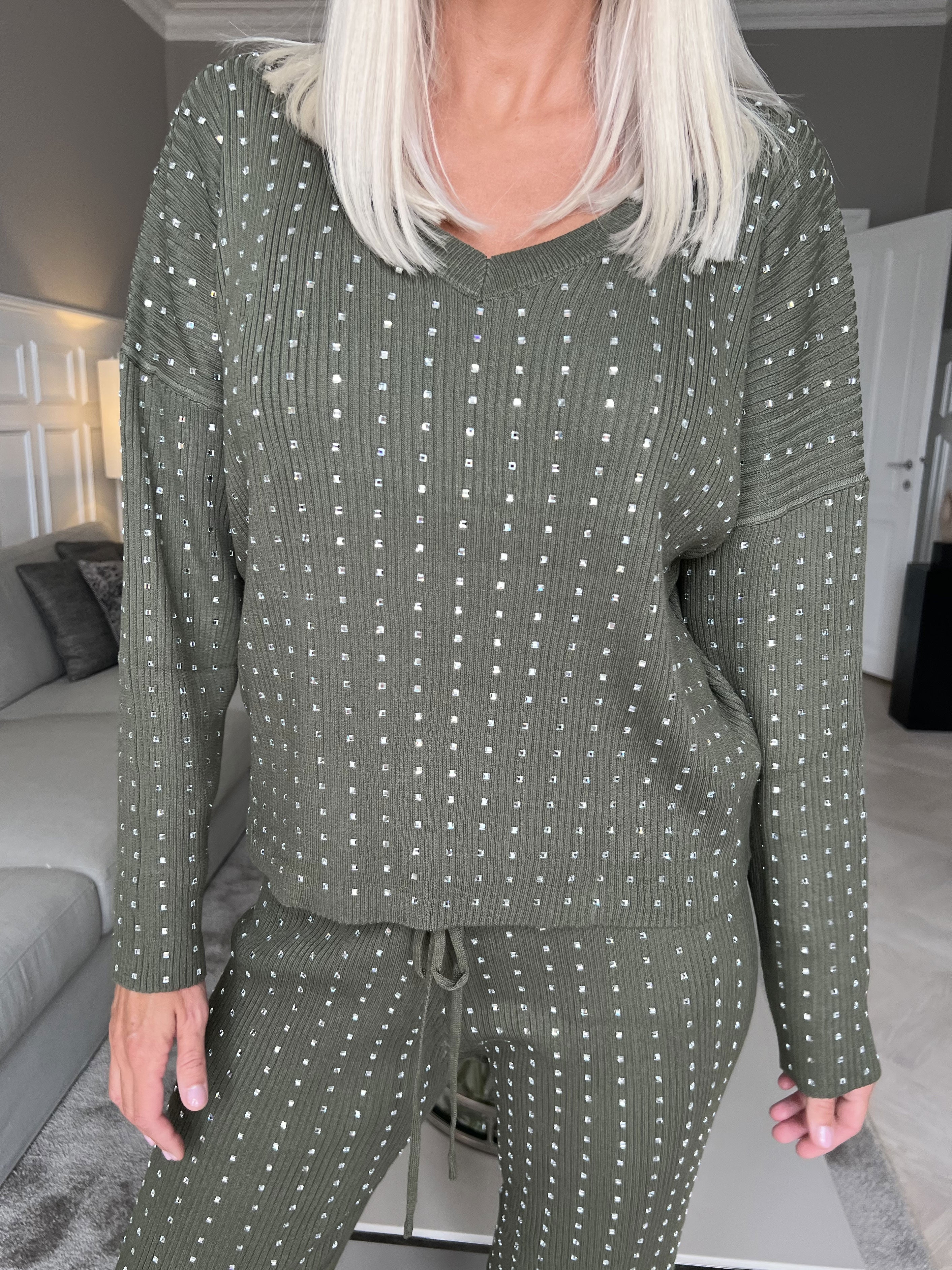 Neta - Snyggt stickset med similisten