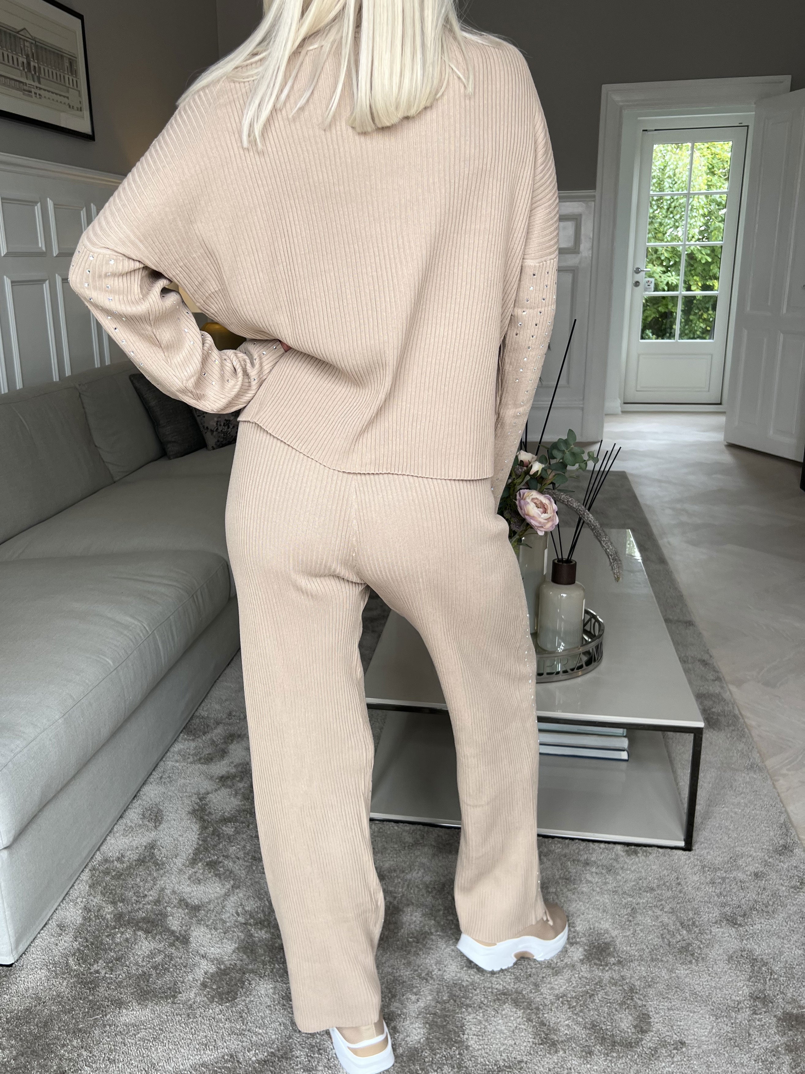 Neta - Snyggt stickset med similisten