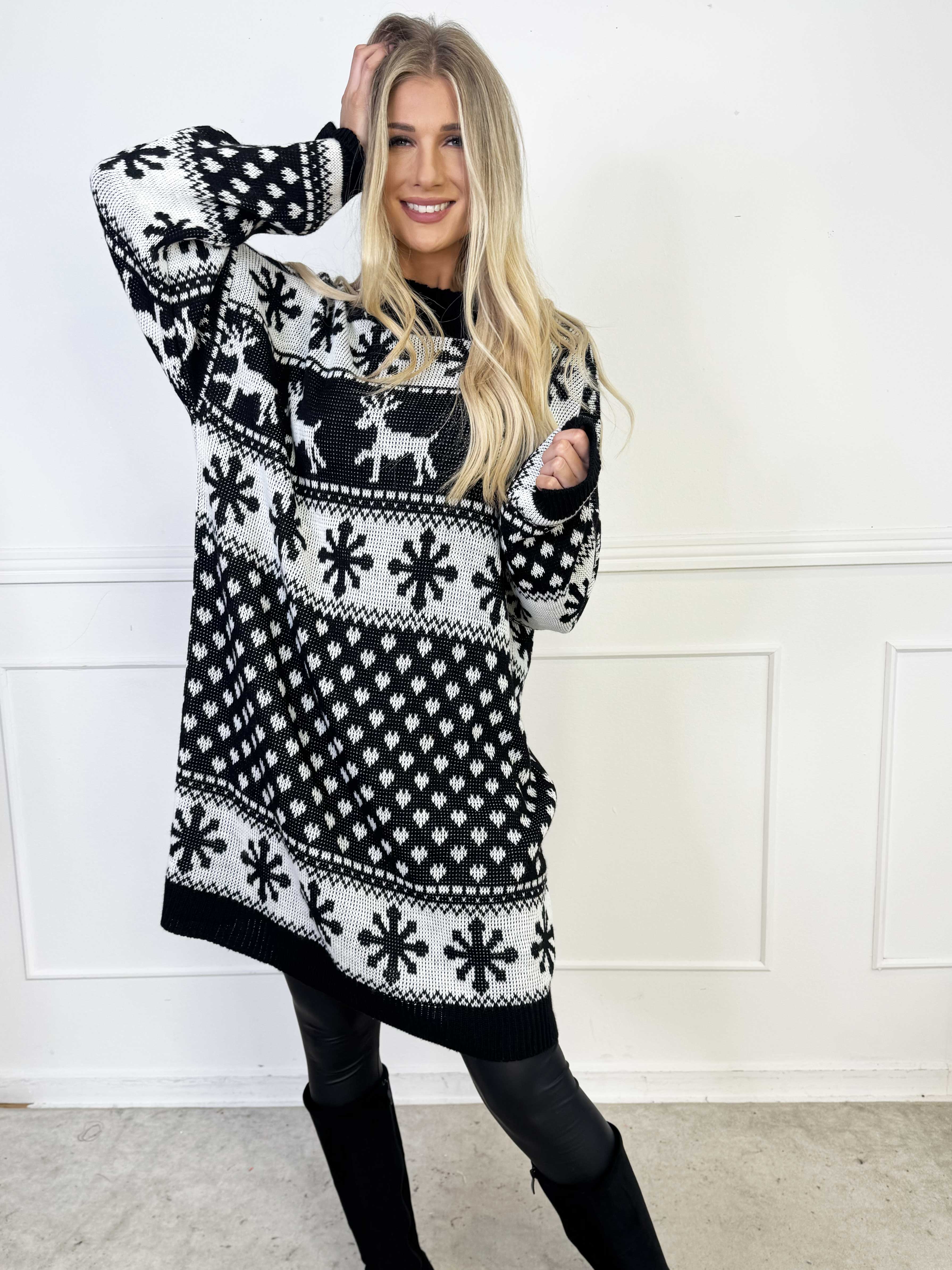 Elza - Stickad julklänning med renar och snöflingor