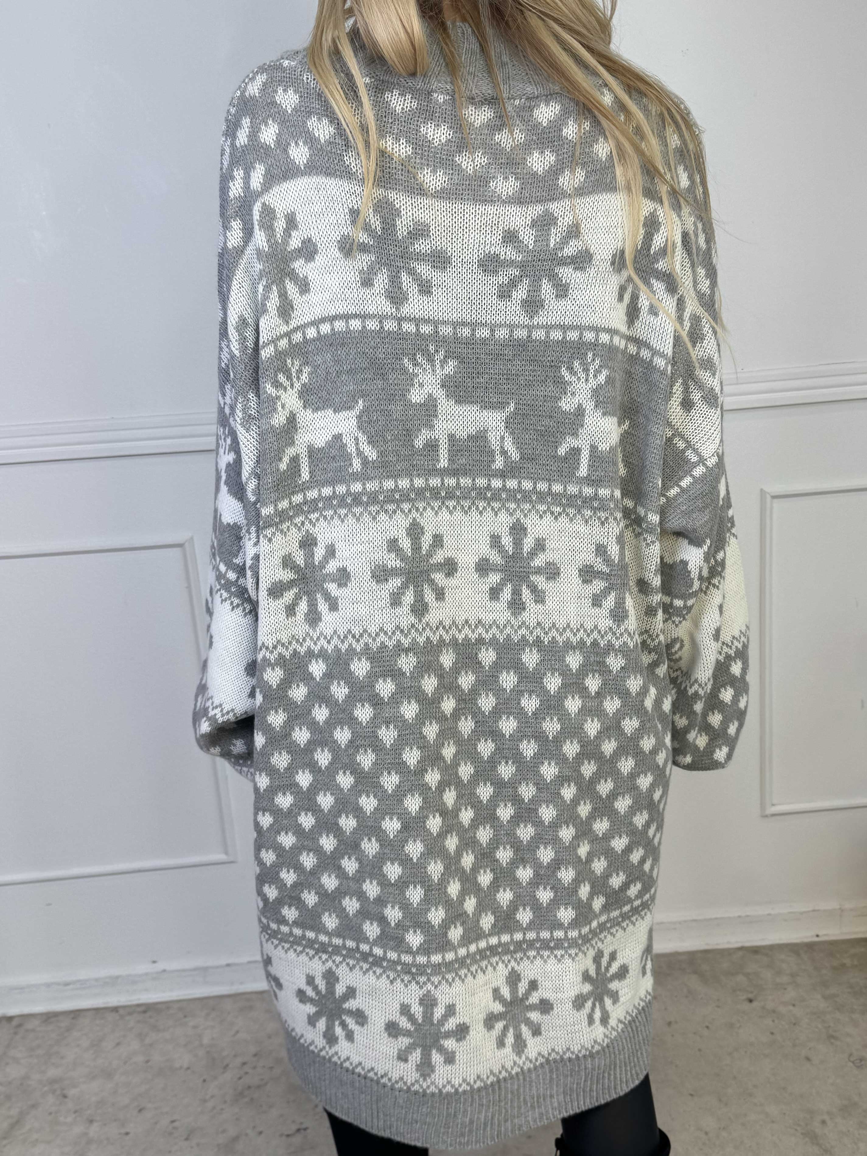 Elza - Stickad julklänning med renar och snöflingor