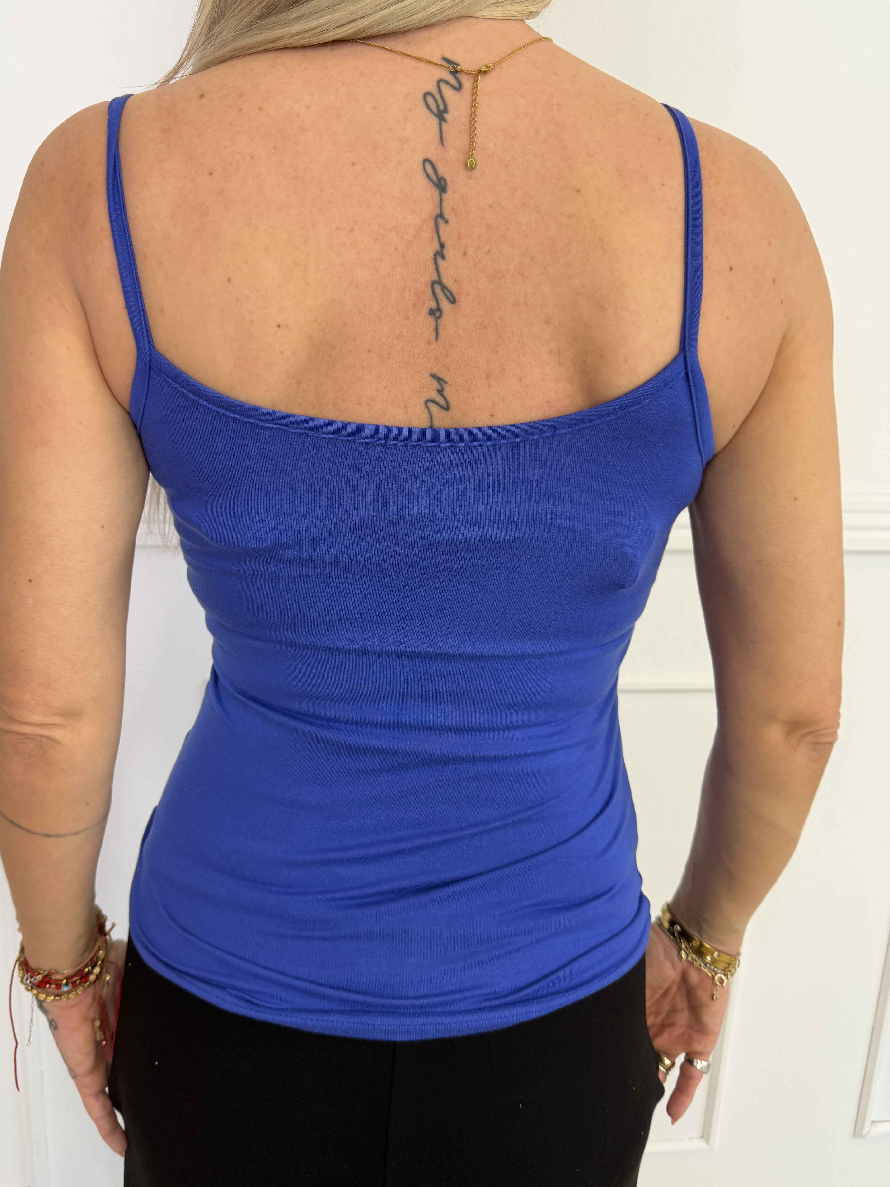 Fiona - Basis stroptop i blød viskose