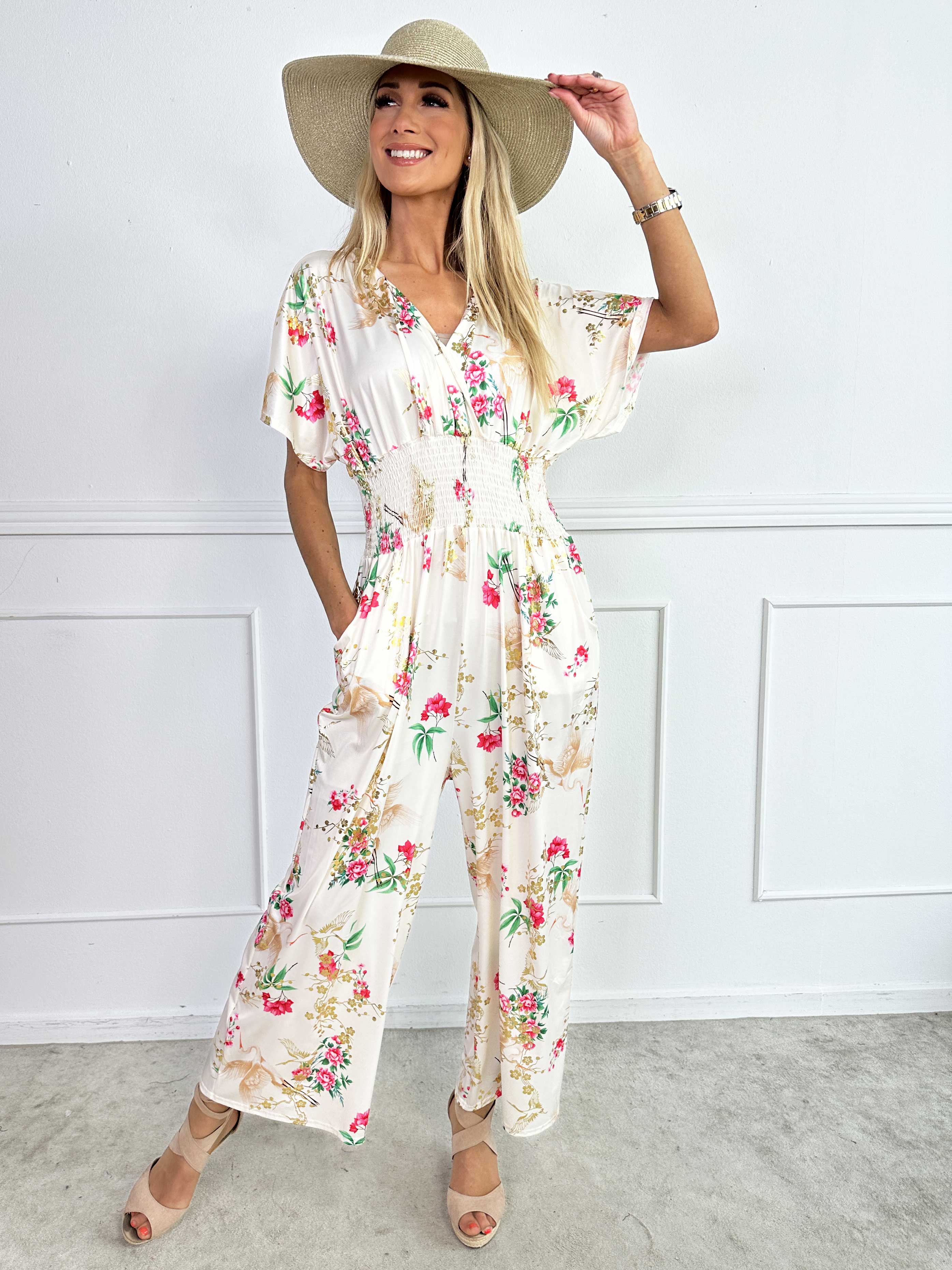 Pams Fly Jumpsuit - Elastisk byxdress med blommor- och fågelmönster