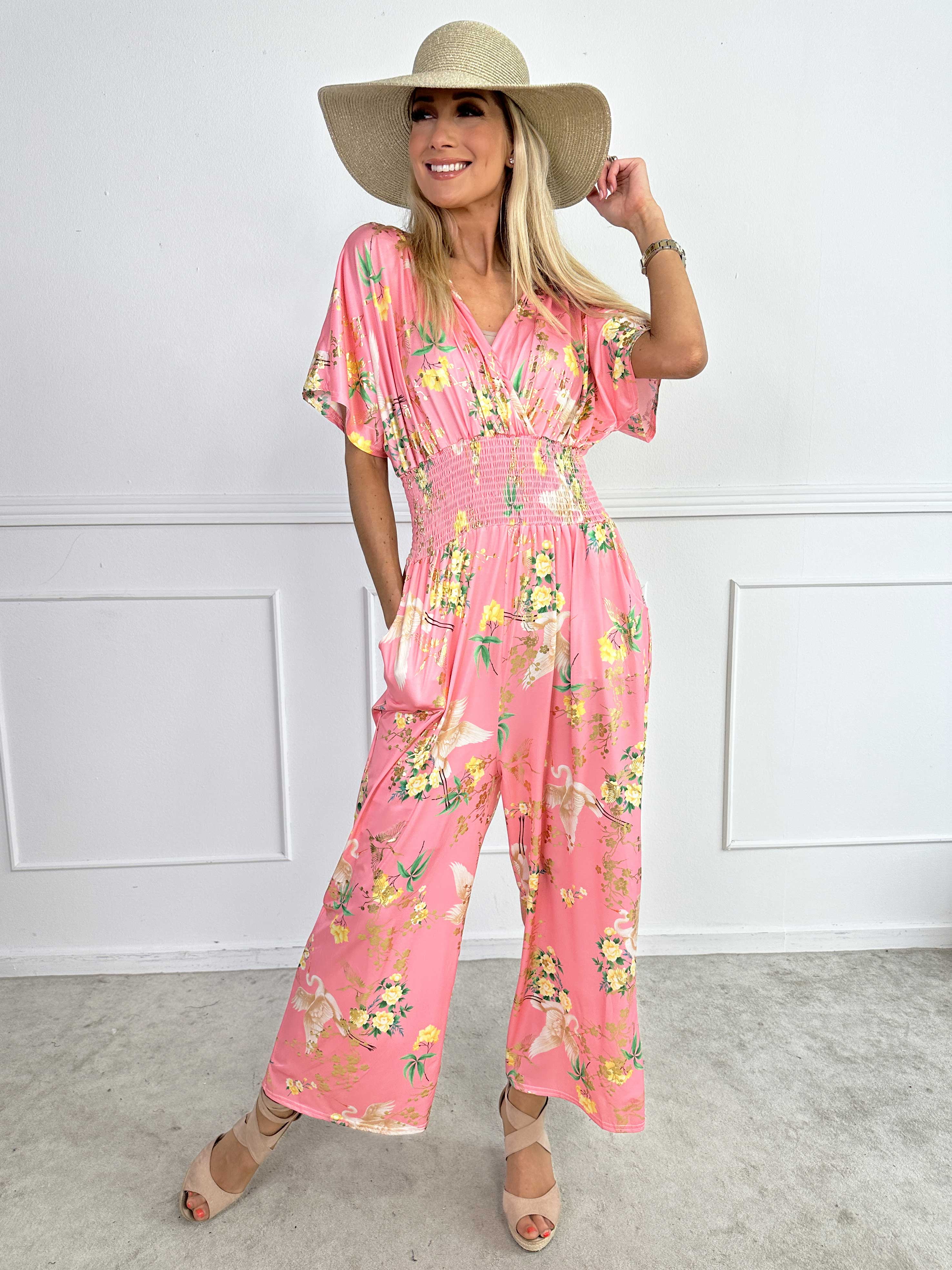 Pams Fly Jumpsuit - Elastisk byxdress med blommor- och fågelmönster