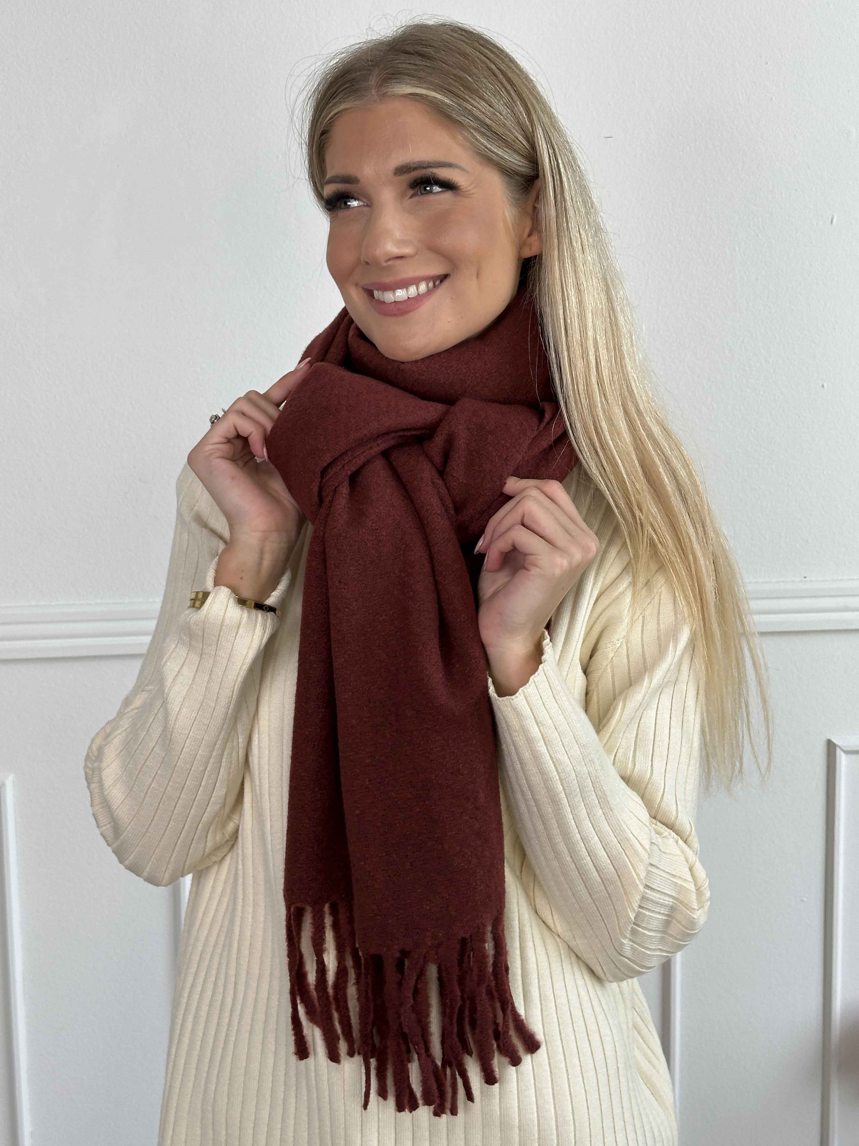 Ailany - Enfärgad halsduk i viskos och ull