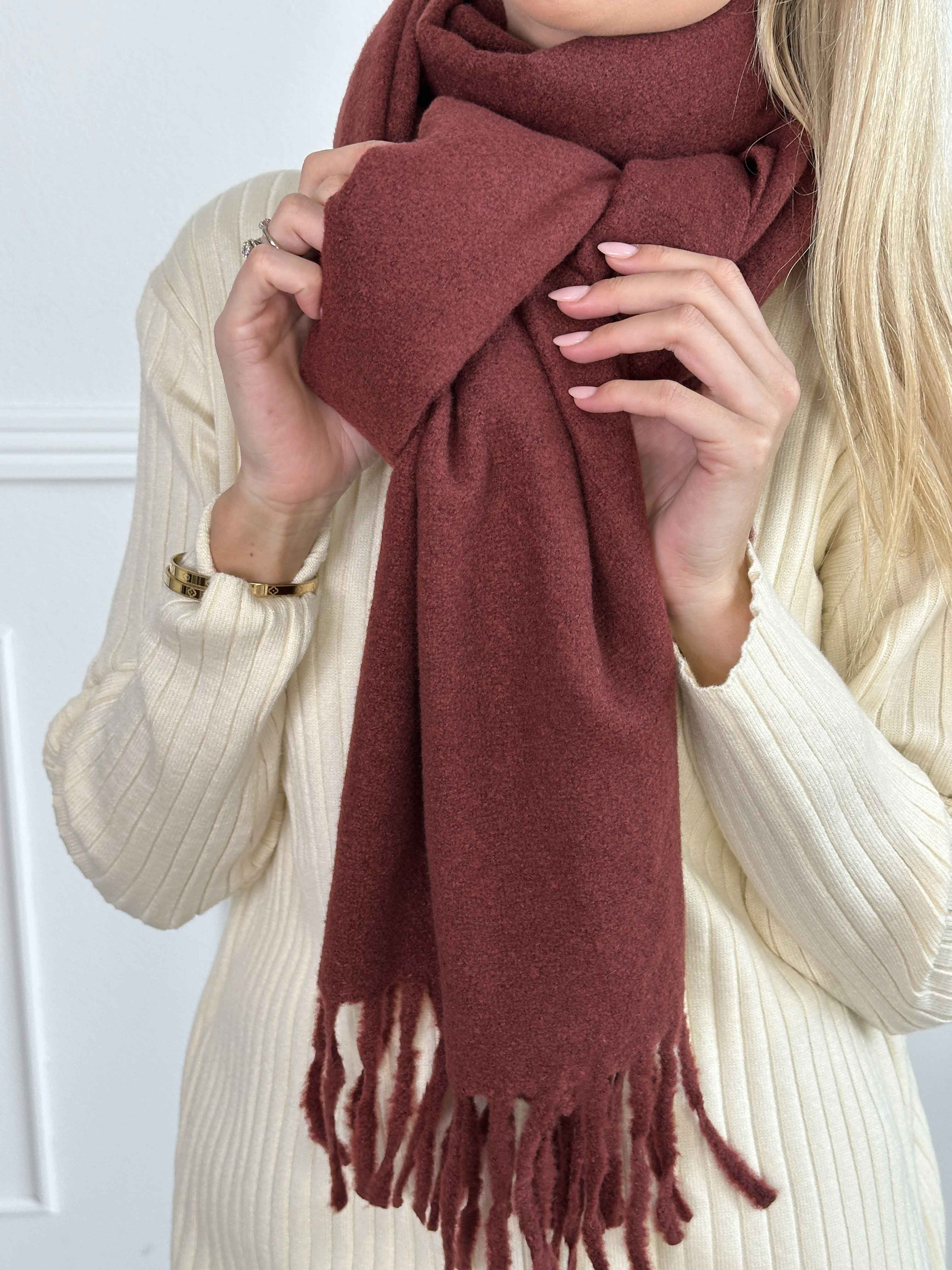 Ailany - Enfärgad halsduk i viskos och ull