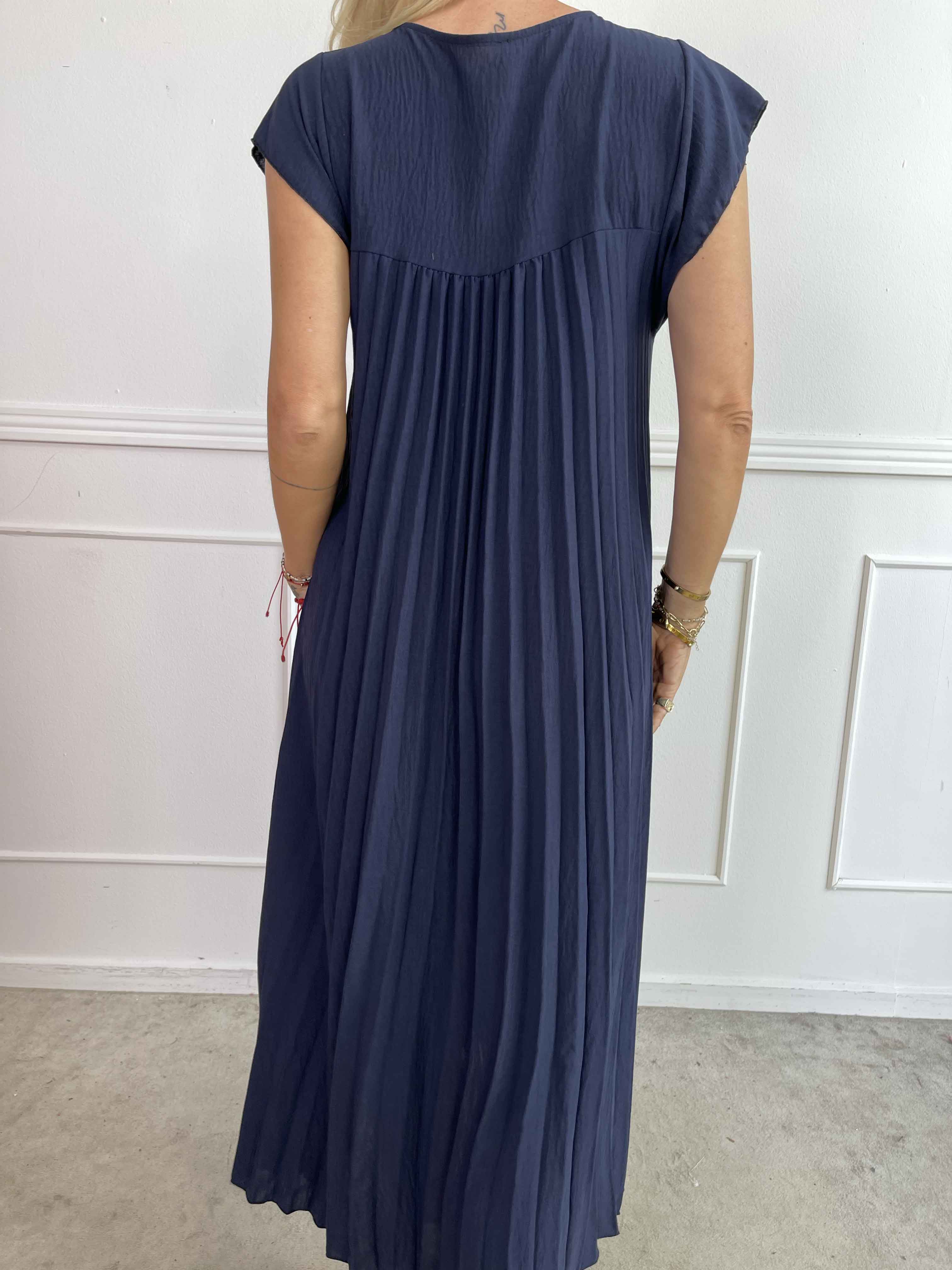 Nancy - Lång klänning med veck och volangärmar