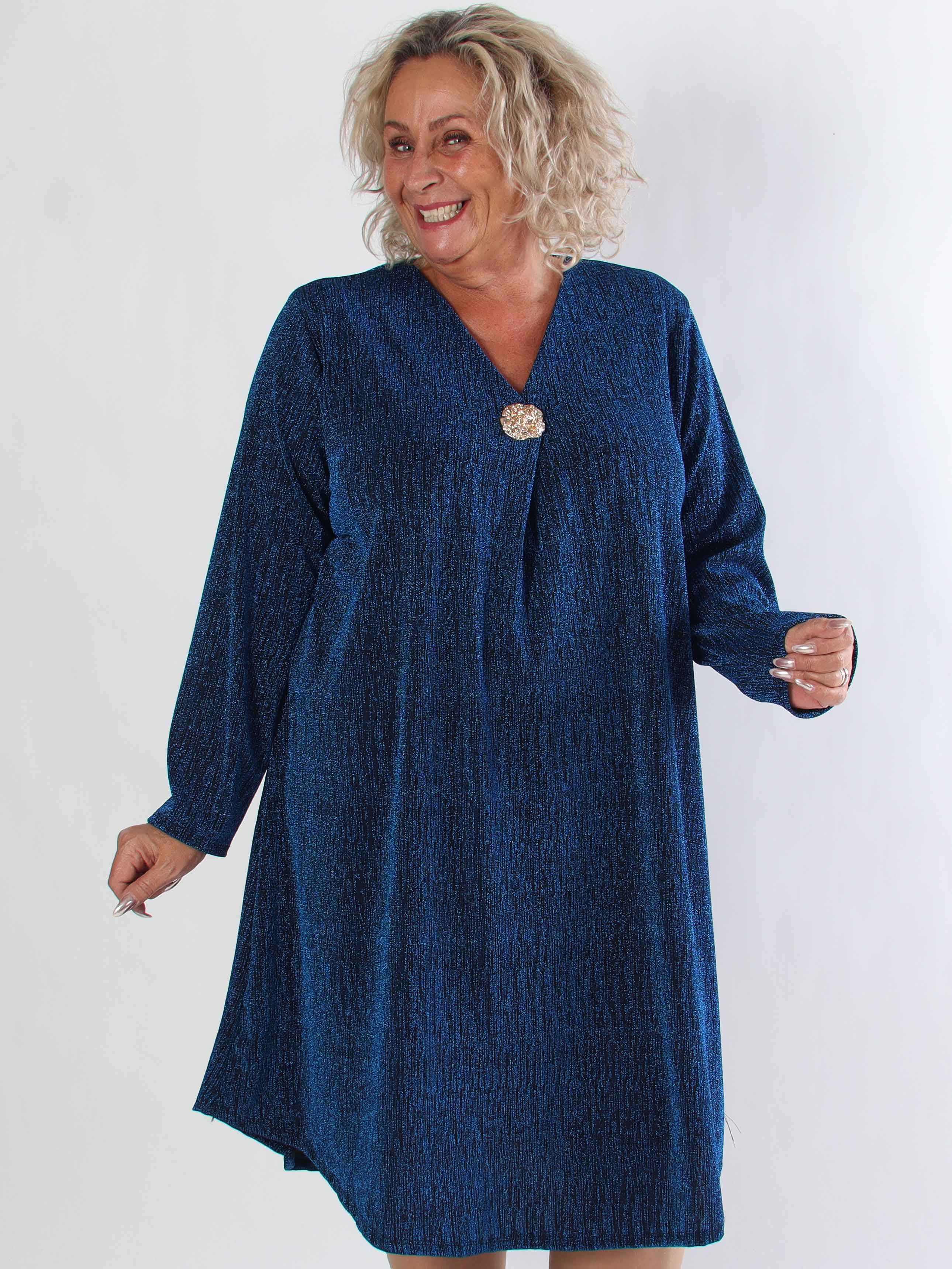 Noelia - Plus size klänning med glittertråd och guldbrosch