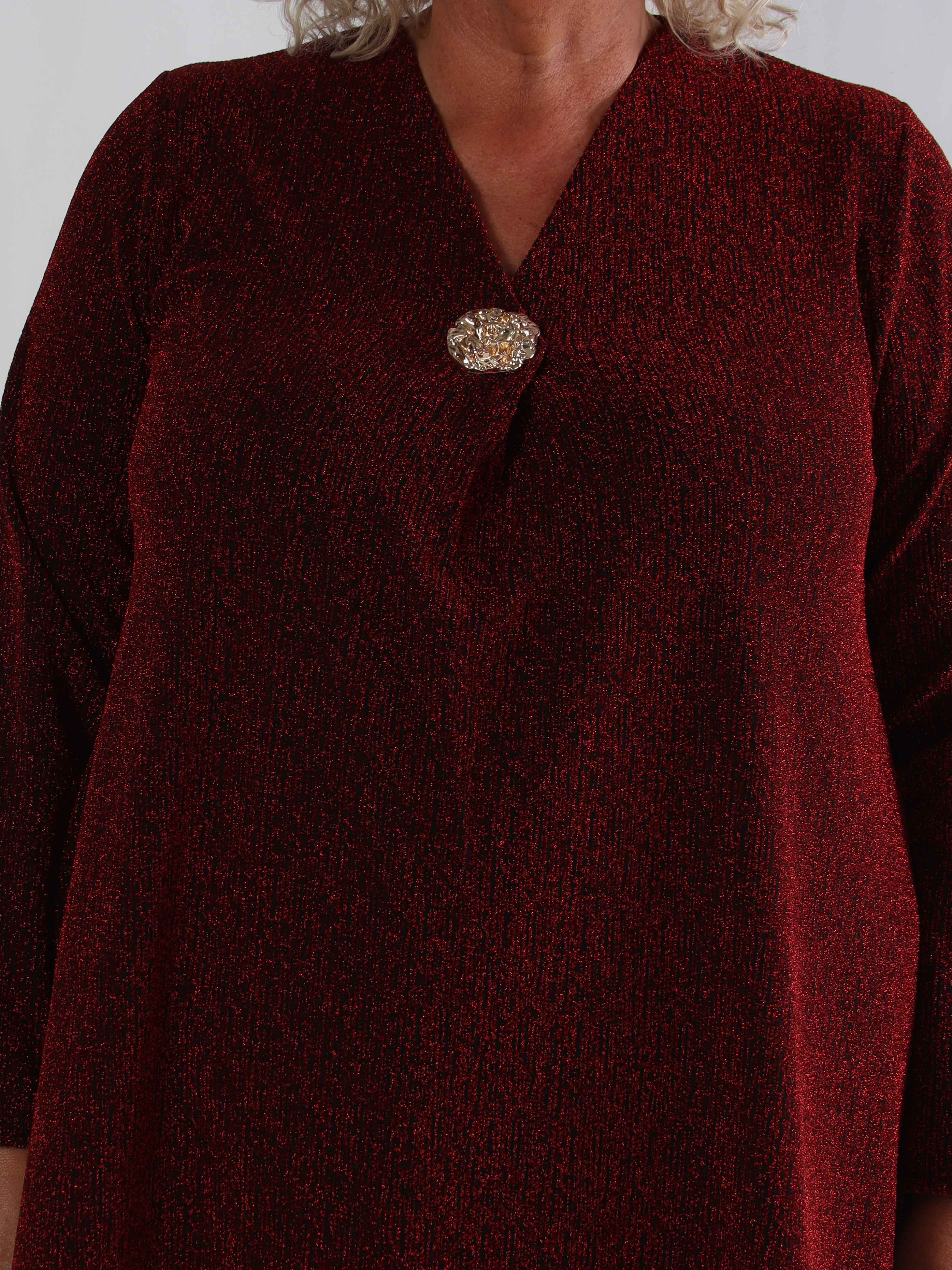 Noelia - Plus size klänning med glittertråd och guldbrosch