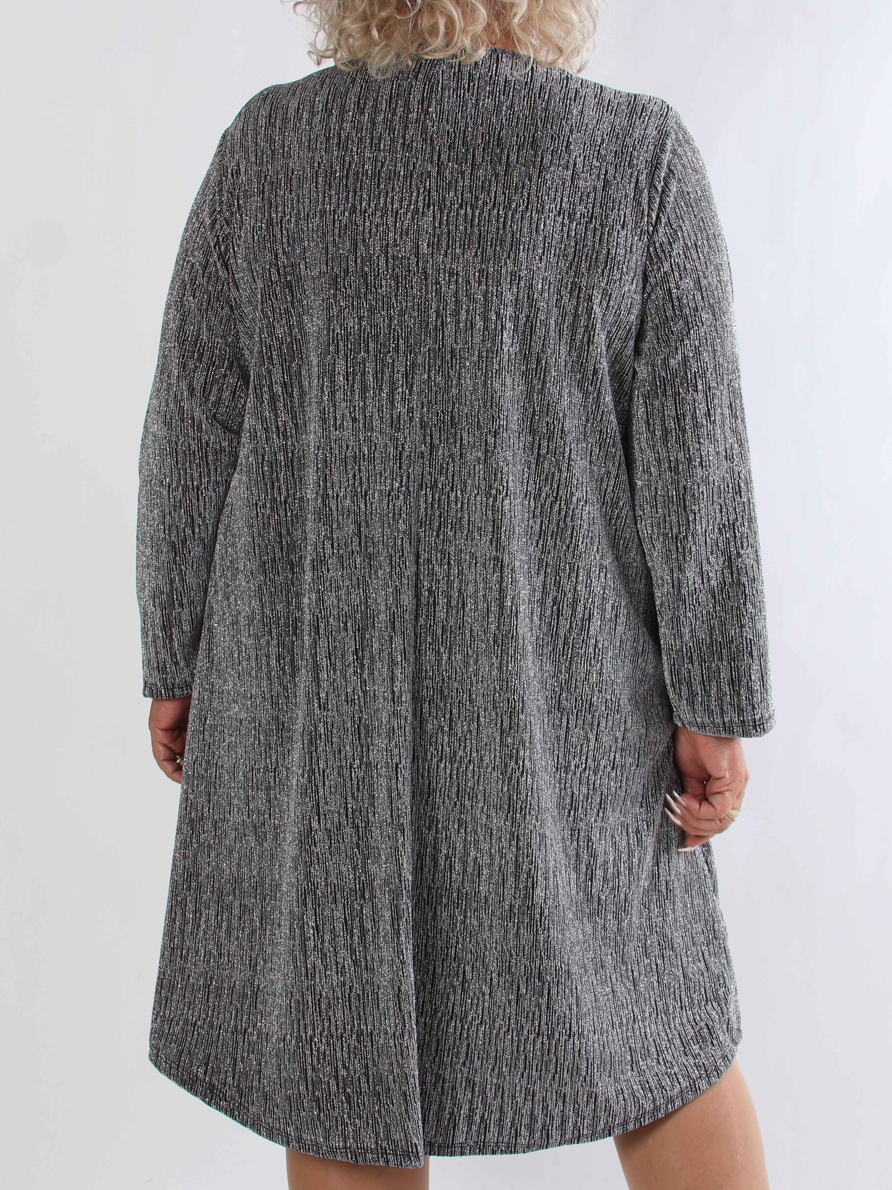 Noelia - Plus size klänning med glittertråd och guldbrosch