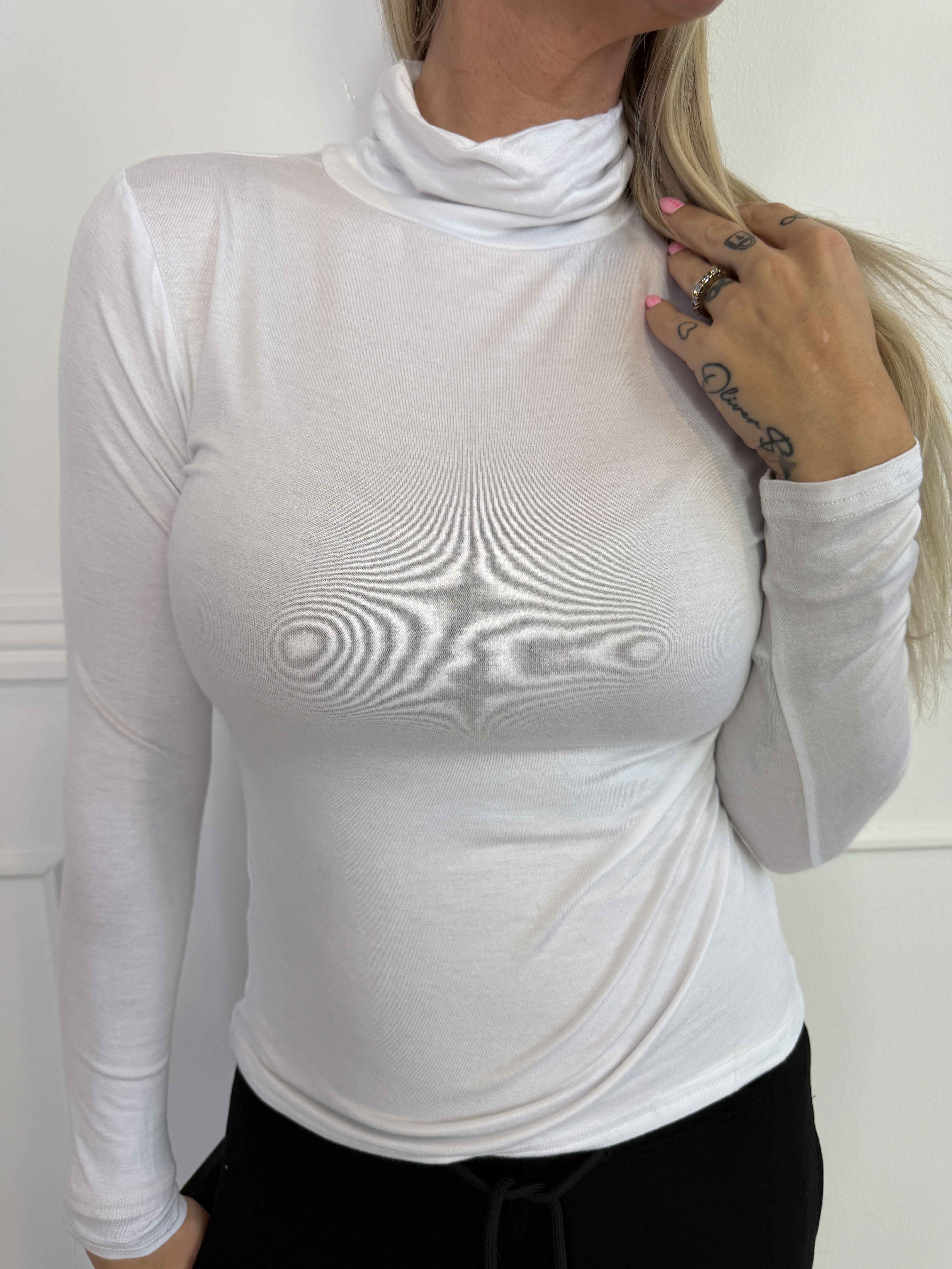 Noras - Langærmet basis bluse i viskose med turtleneck