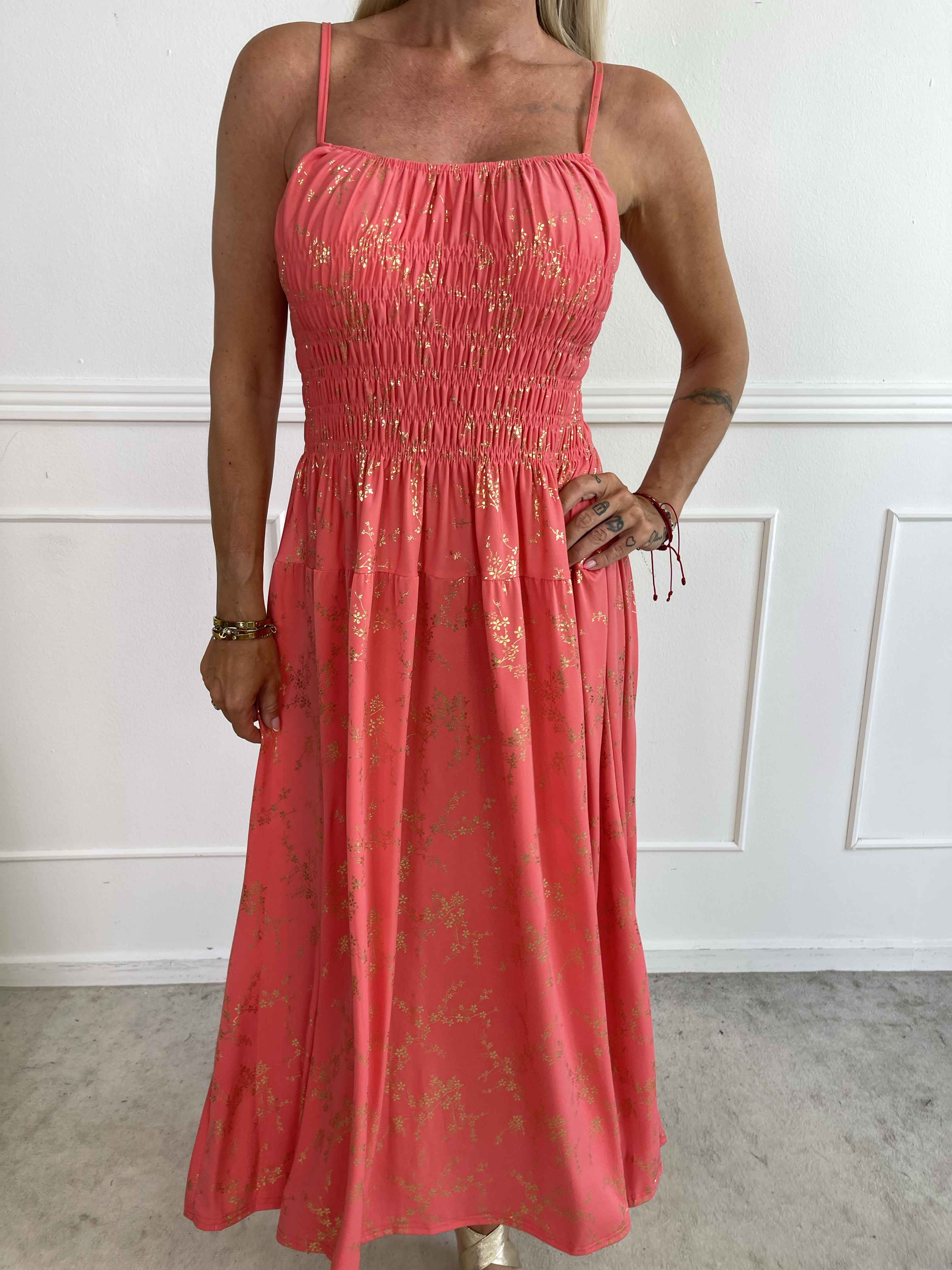 Maira Gold - Söt stretchig klänning med guldtryck och smock