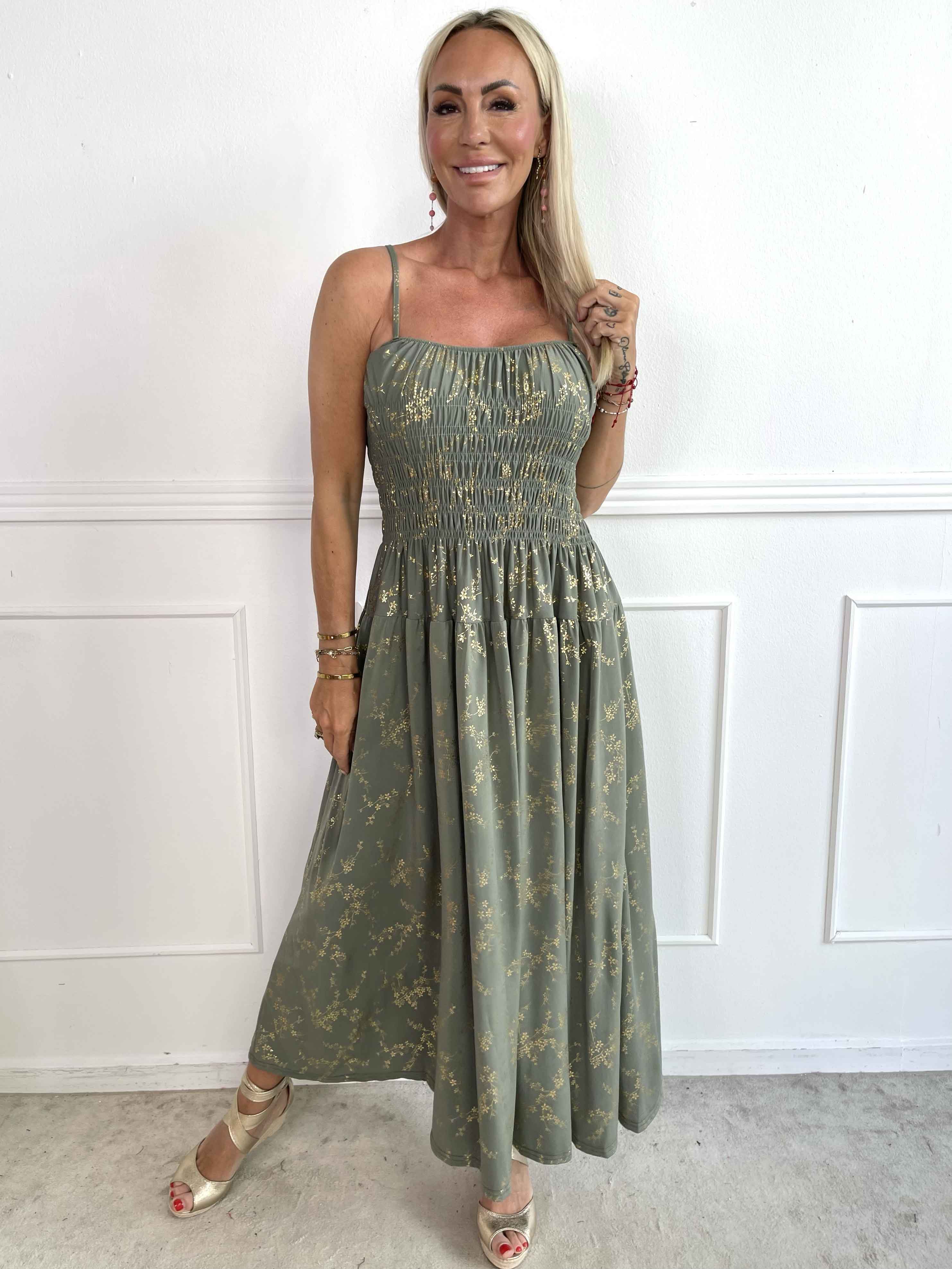 Maira Gold - Söt stretchig klänning med guldtryck och smock