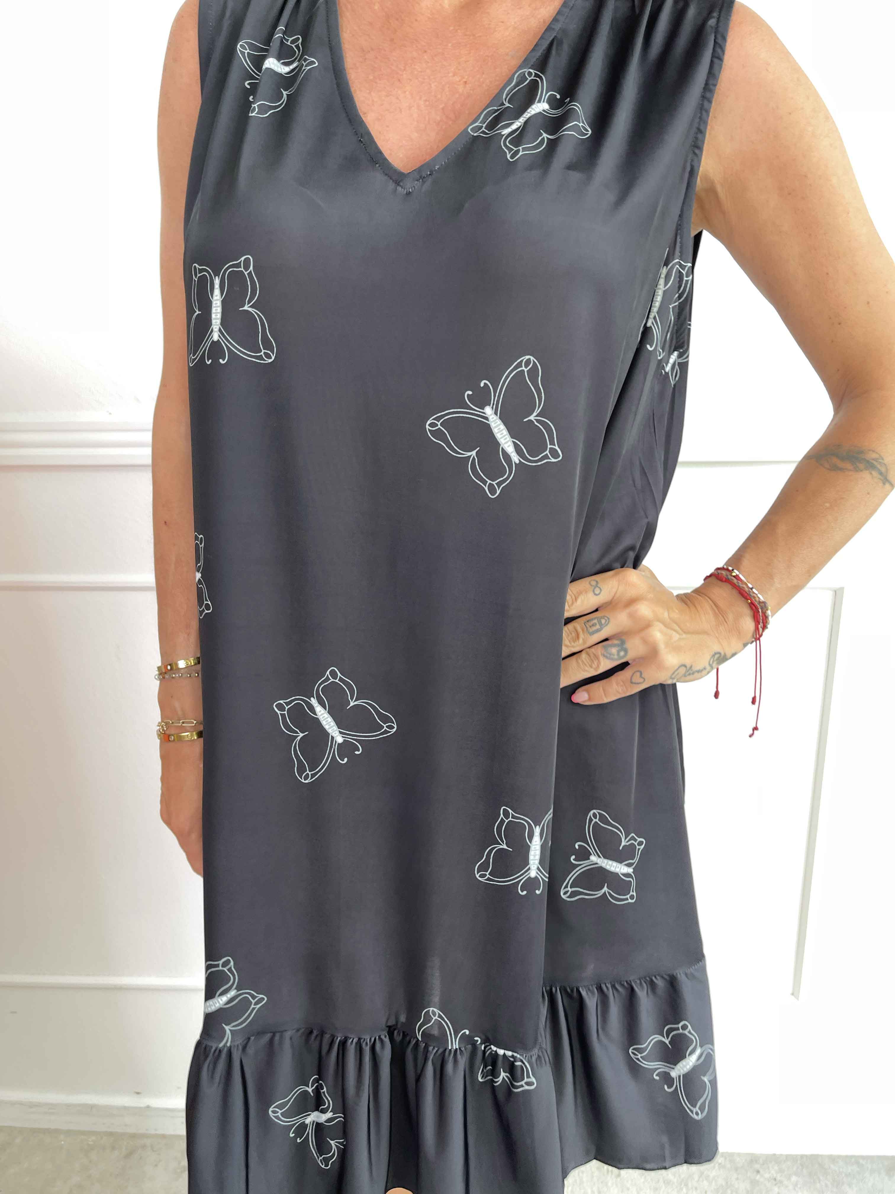 Aurelia - Sommarklänning med fjärilstryck och volangkant